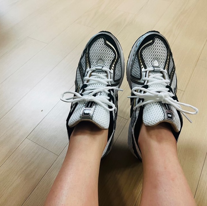 New Balance 1906R White Gold 착용 스타일 - 1