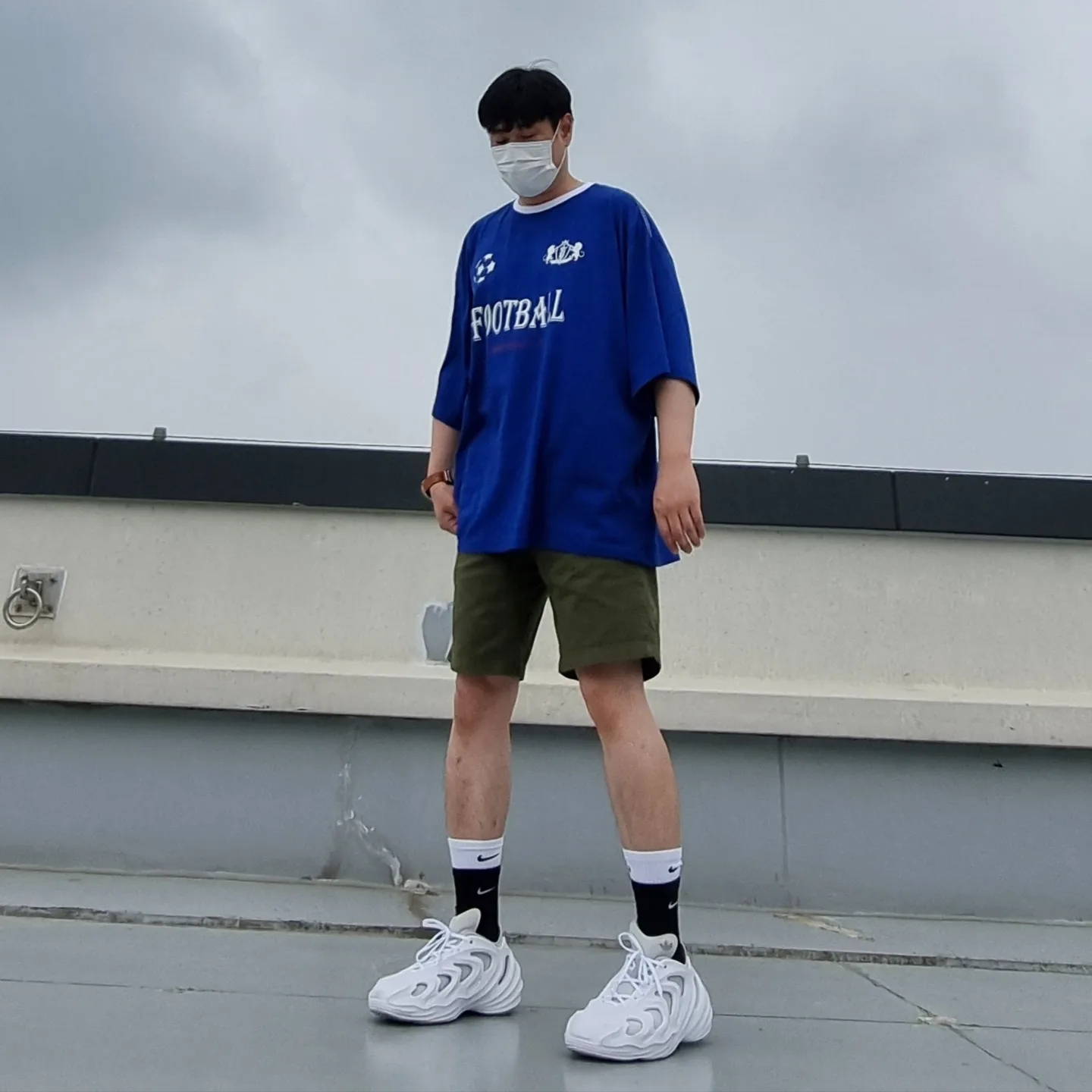 Adidas Adifom Q Cloud White Grey, Nike Everyday Plus Cushioned Training Crew Socks Black White (Korean Ver.) 착용 스타일 - 2