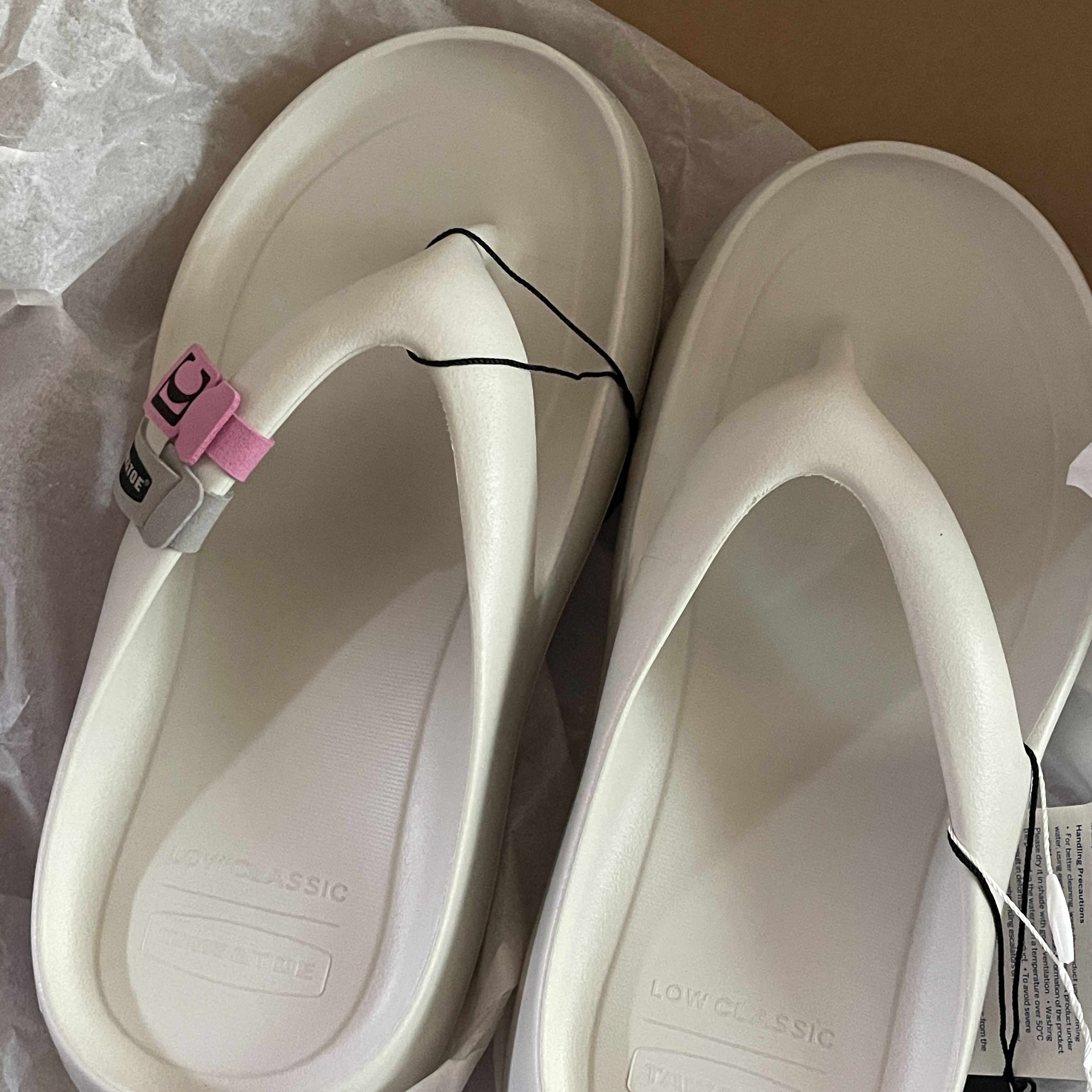 Taw&Toe x Low Classic Platform Flip Flop Cream 착용 스타일