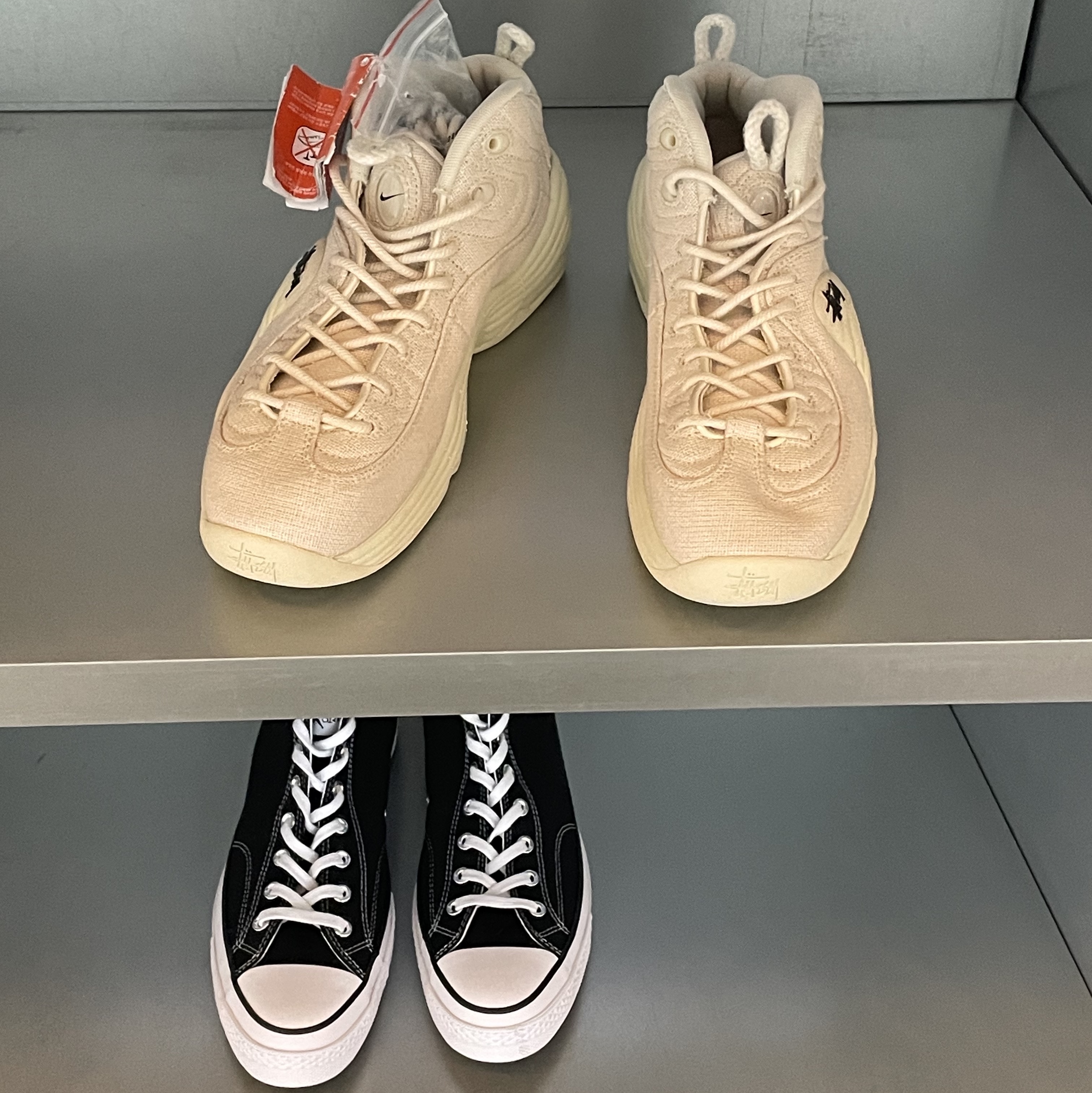 Nike x Stussy Air Penny II Fossil, Converse x Stussy Chuck 70 High Black 착용 스타일