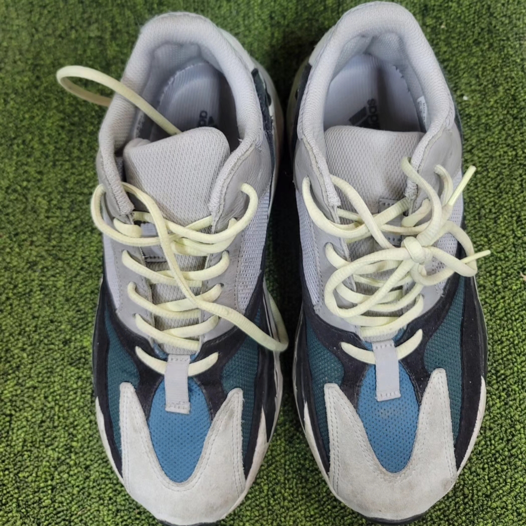 Adidas Yeezy Boost 700 Wave Runner Solid Grey 2017/2019 착용 스타일 - 1