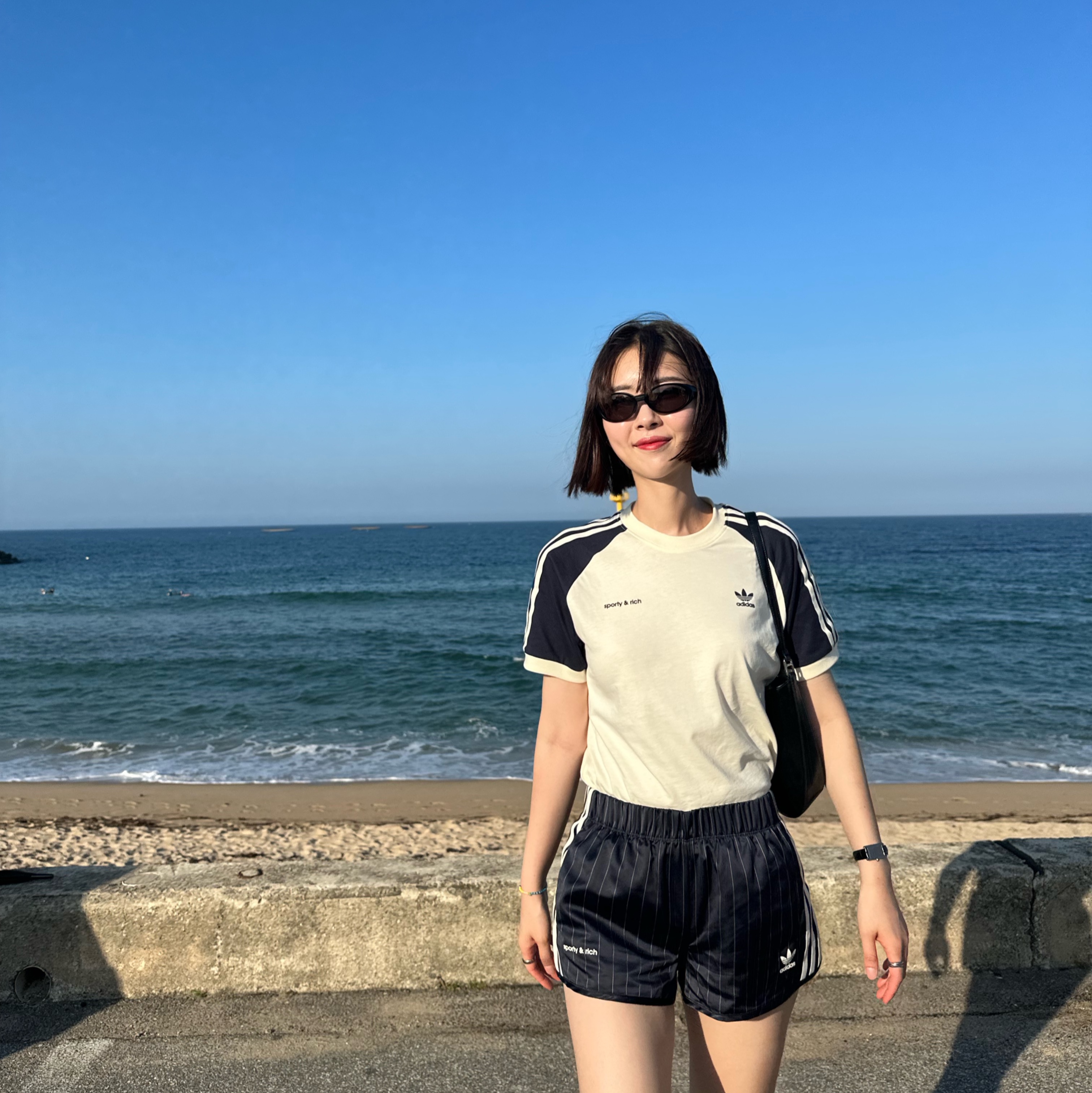 Oakley Eye Jacket Redux Matte Black Frame Prizm Grey Lenses High Bridge Fit, (W) Adidas x Sporty & Rich T-Shirt Cream White - US Sizing 착용 스타일 - 2