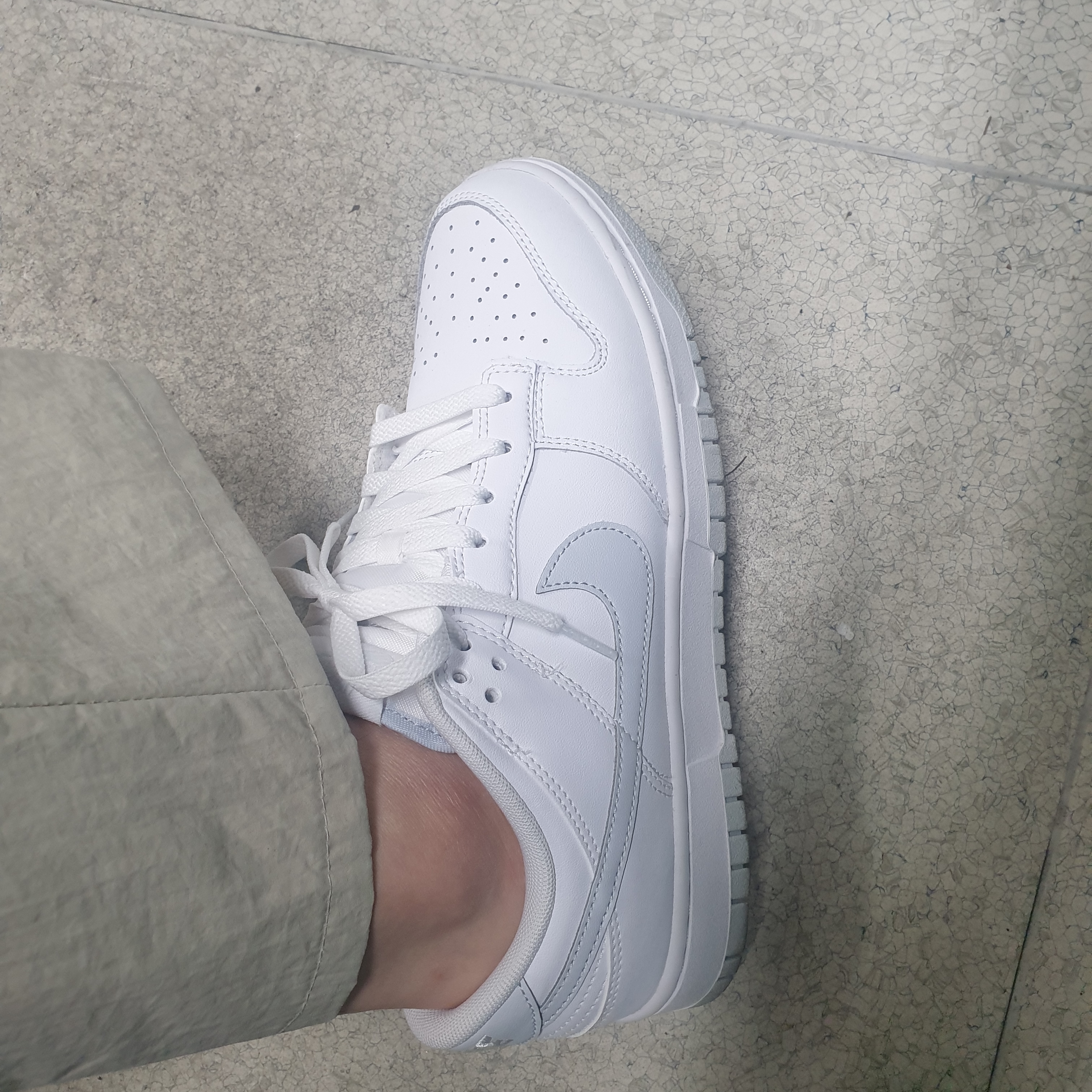 Nike Dunk Low Retro White Pure Platinum 착용 스타일 - 1