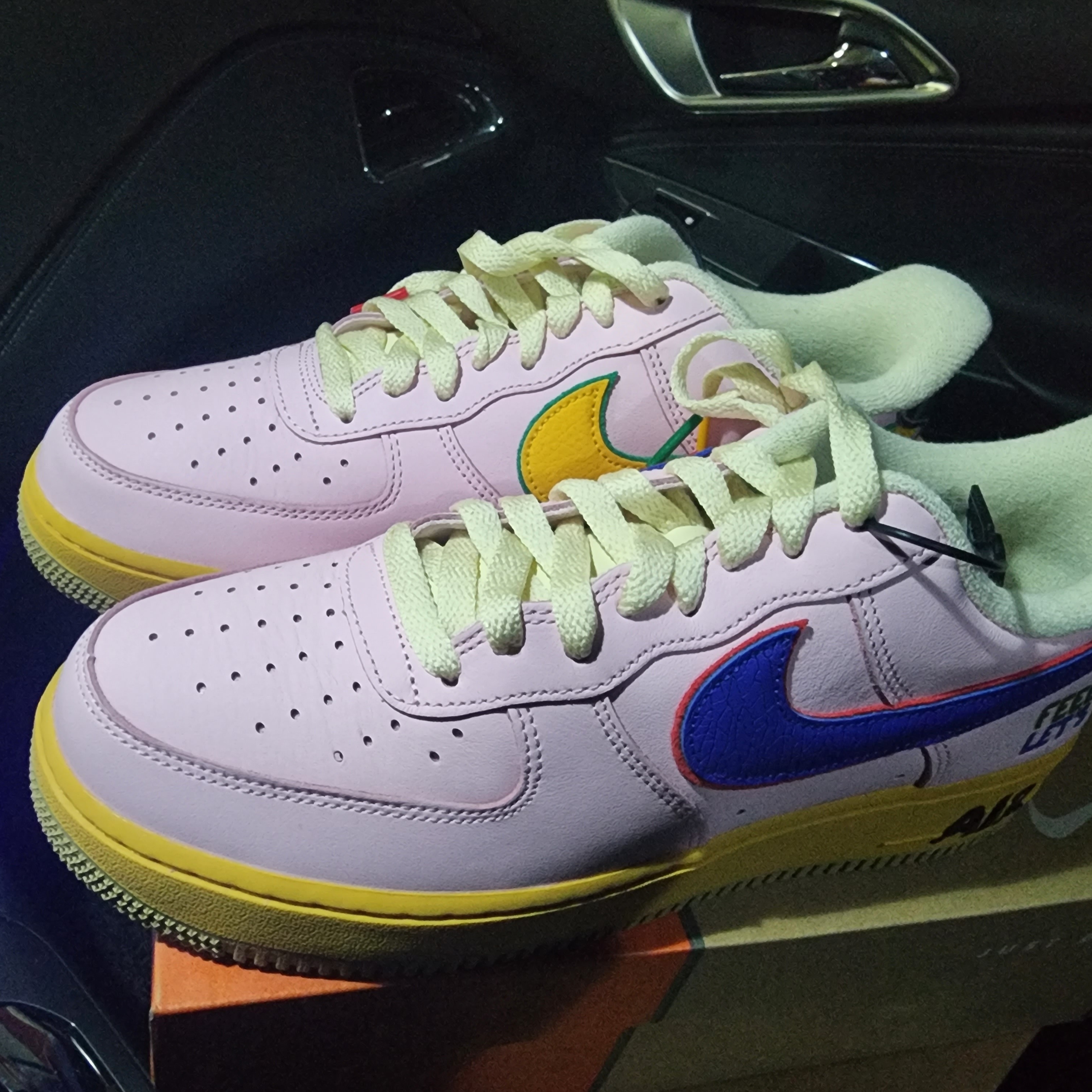 Nike Air Force 1 '07 Pink Tan 착용 스타일 - 1