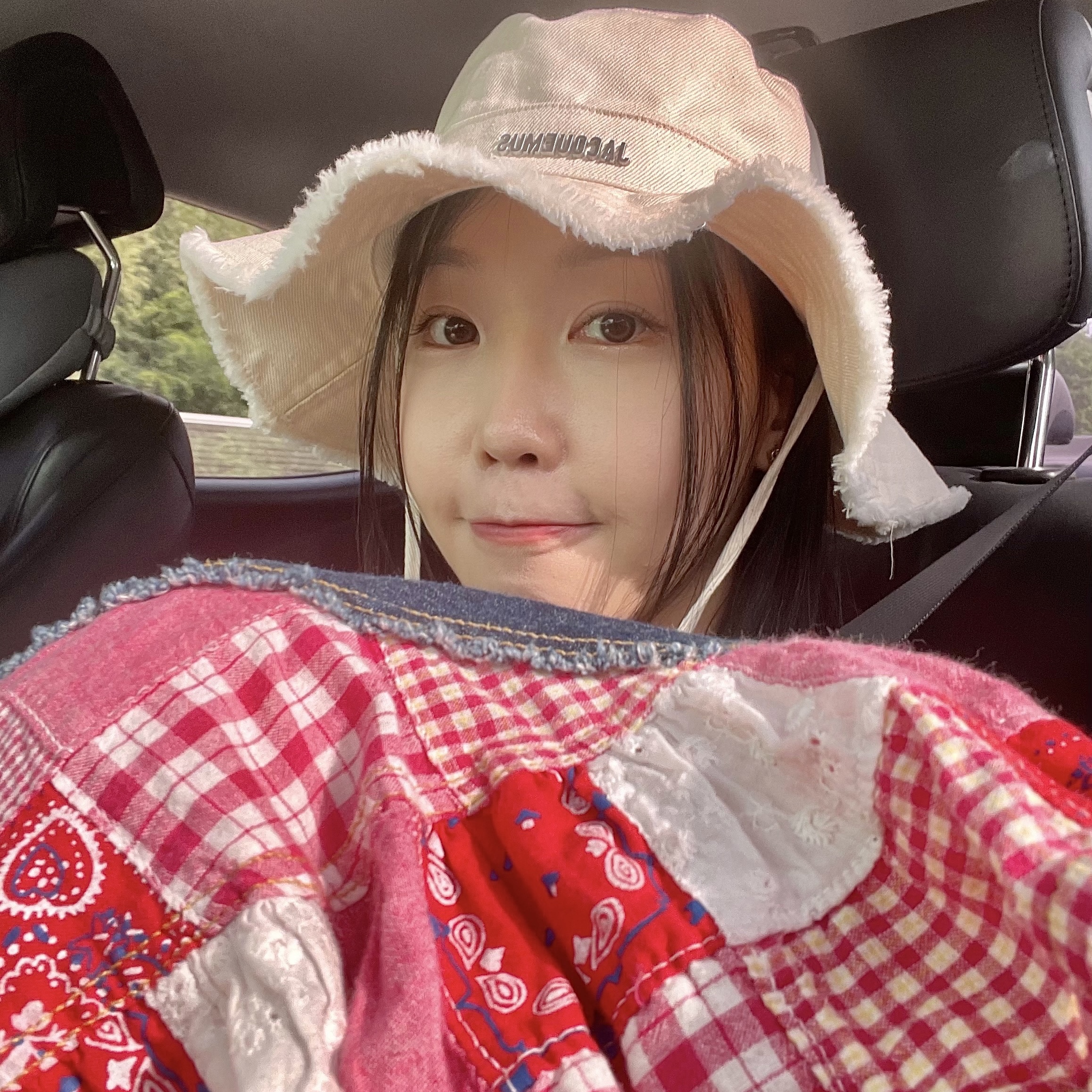 Jacquemus Le Bob Artichaut Bucket Hat Off White 착용 스타일