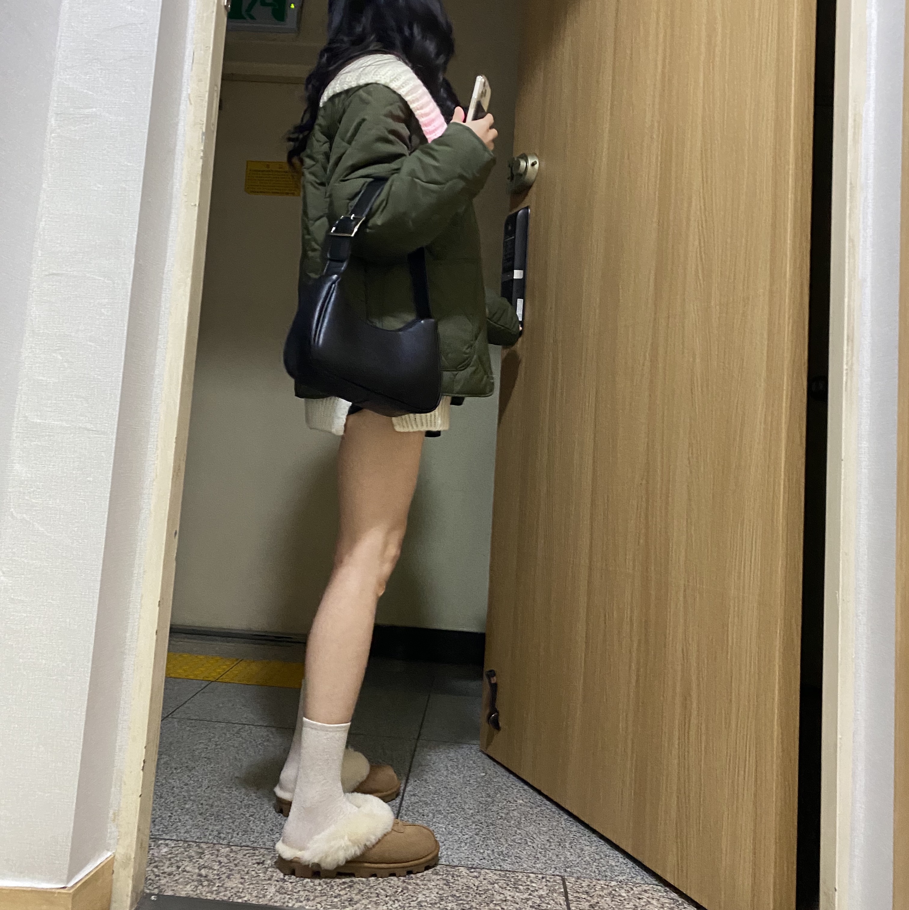 (W) UGG Coquette Slipper Chestnut 착용 스타일 - 2
