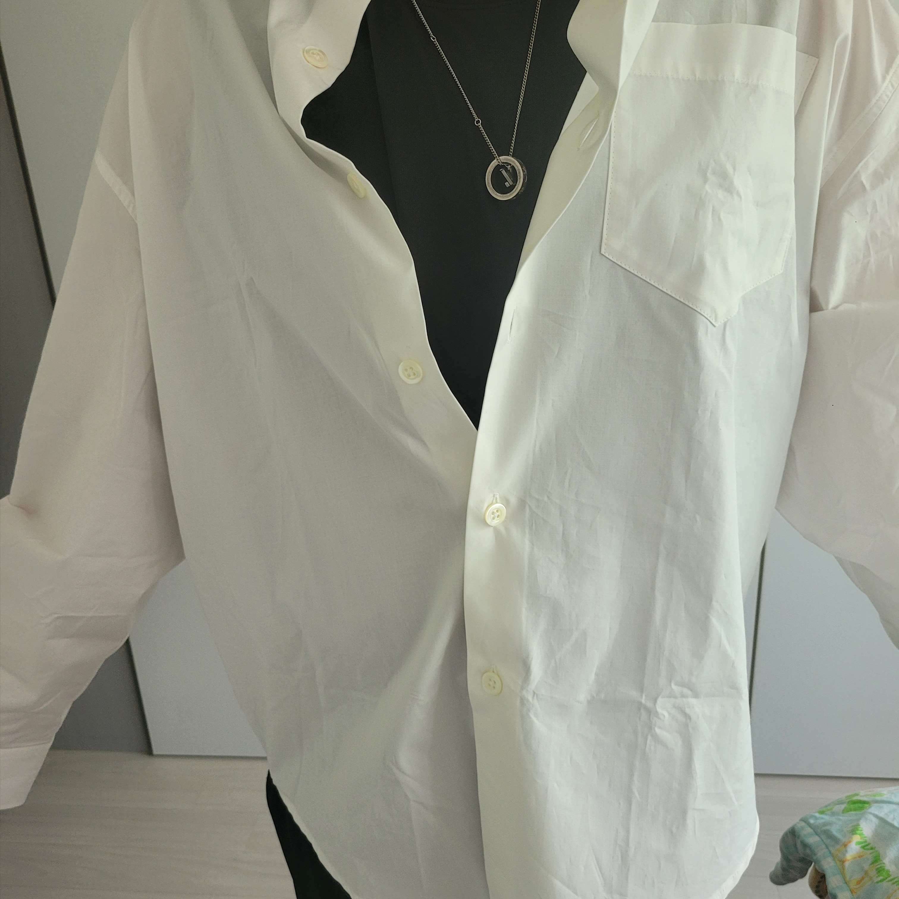AMI Boxy Fit Shirt Natural White 착용 스타일