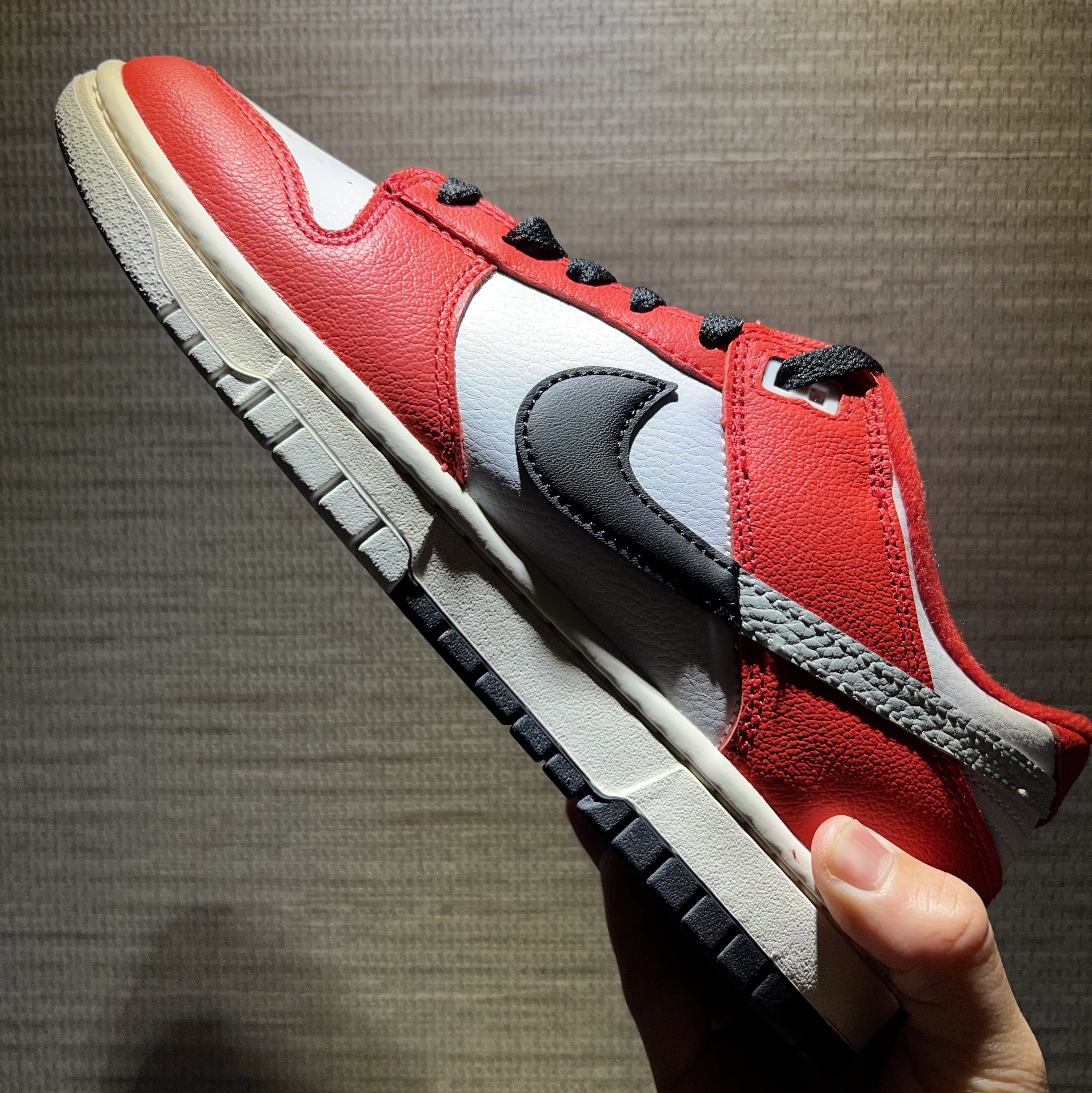 Nike Dunk Low Retro PRM University Red Black 착용 스타일