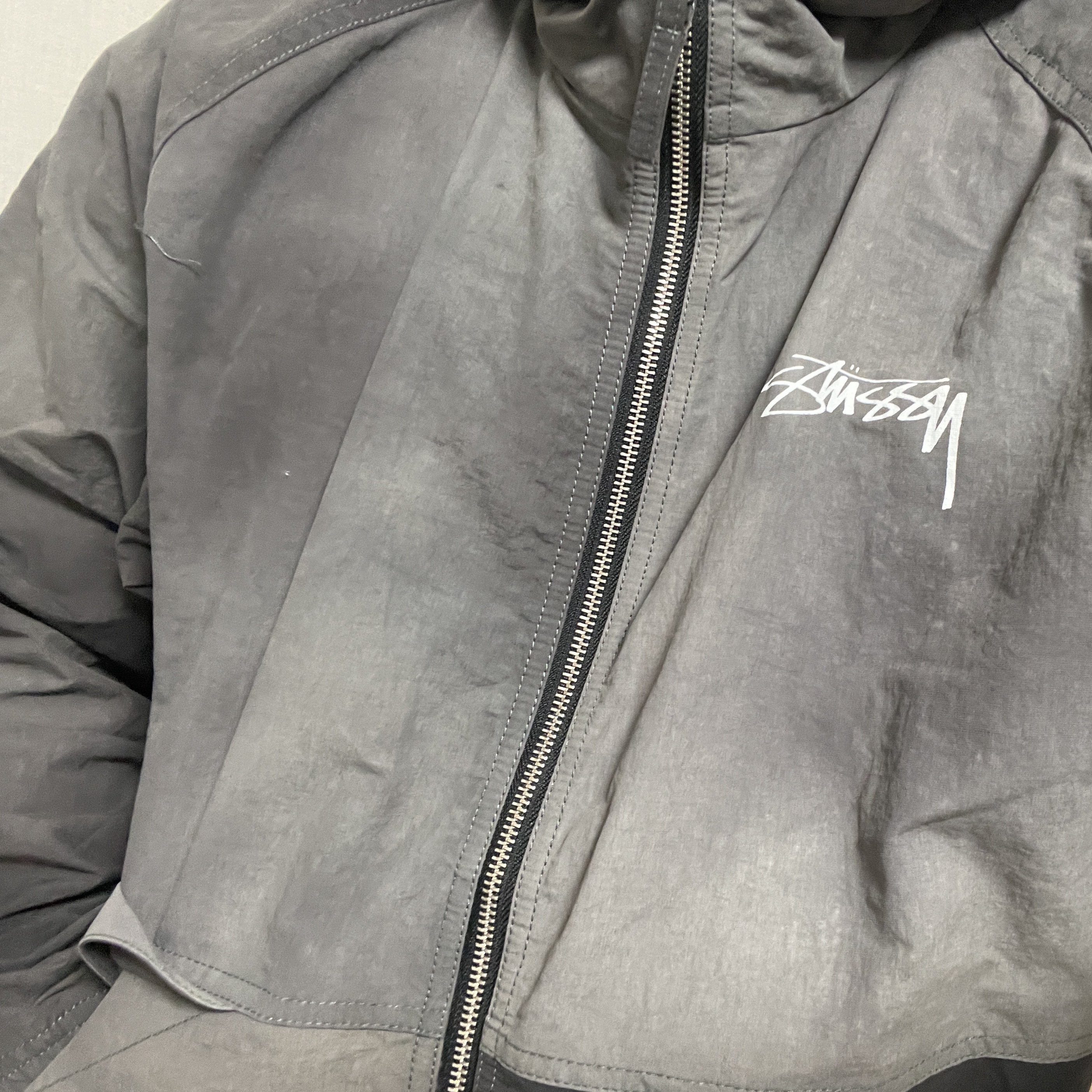 Stussy Wave Dye Beach Shell Jacket Black 착용 스타일