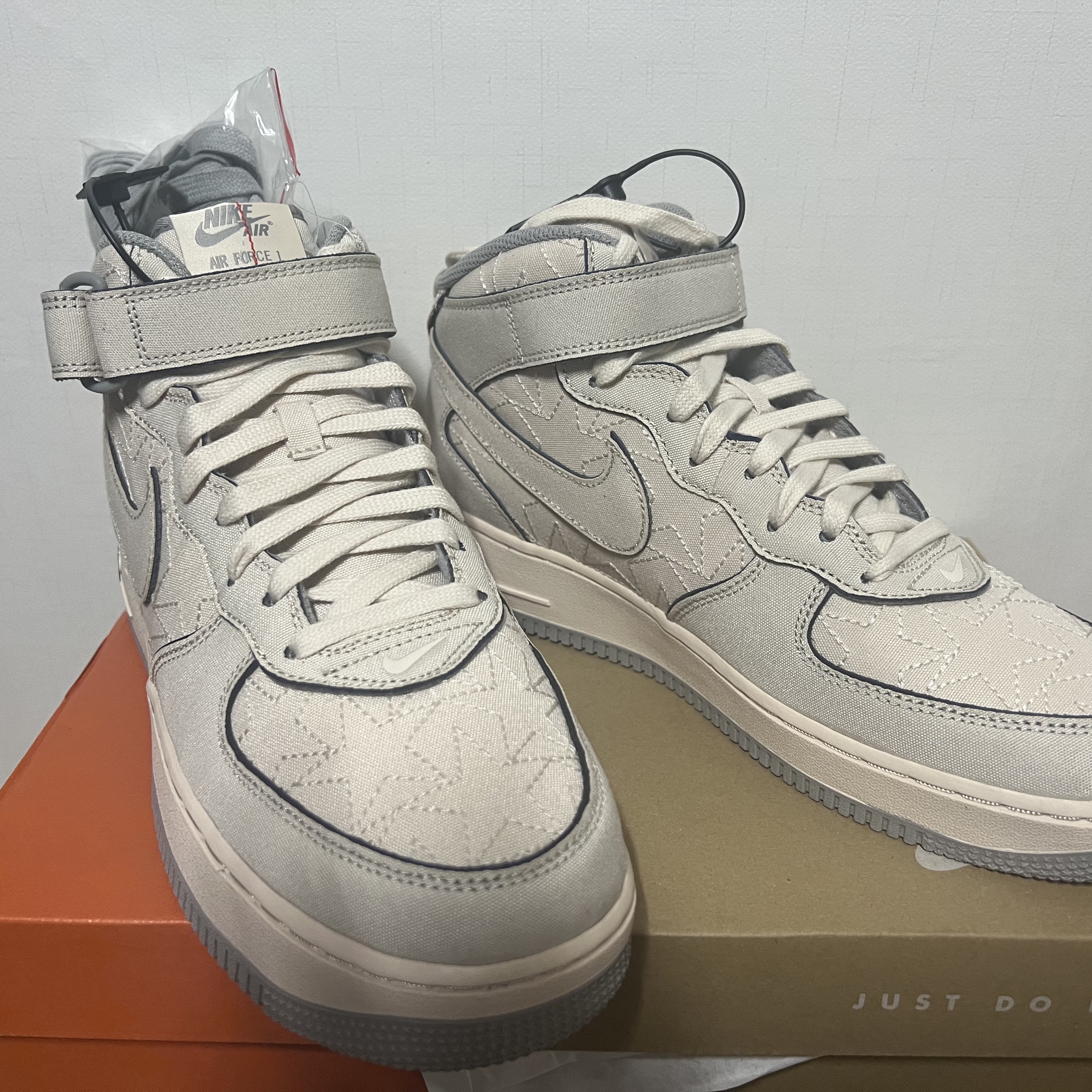 Nike Air Force 1 Mid '07 Pearl White 착용 스타일 - 1