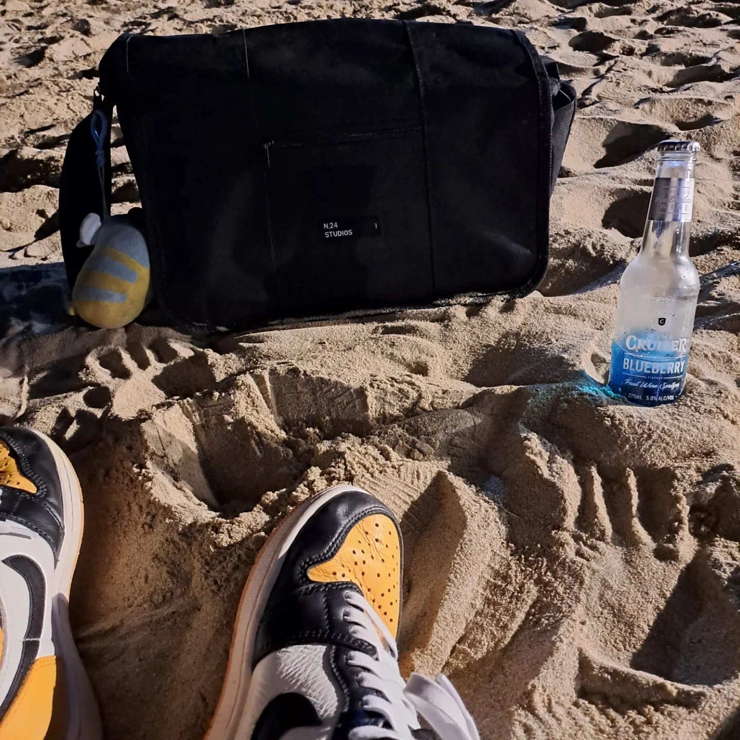 Jordan 1 Retro High OG Taxi, Nike x Stussy T-Shirt White (DV1774-100) 착용 스타일 - 2