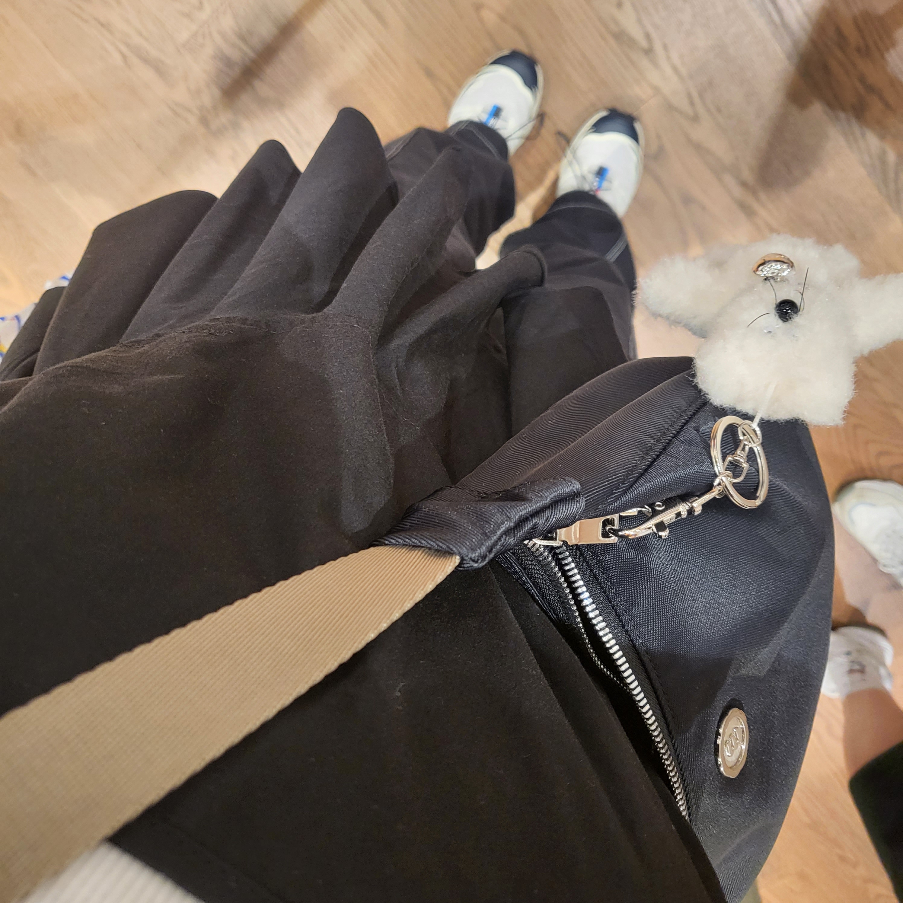 Salomon XT-6 Lunar Rock Dark Sapphire, [KREAM 단독] Monamhee Creami Keyring Cream 착용 스타일