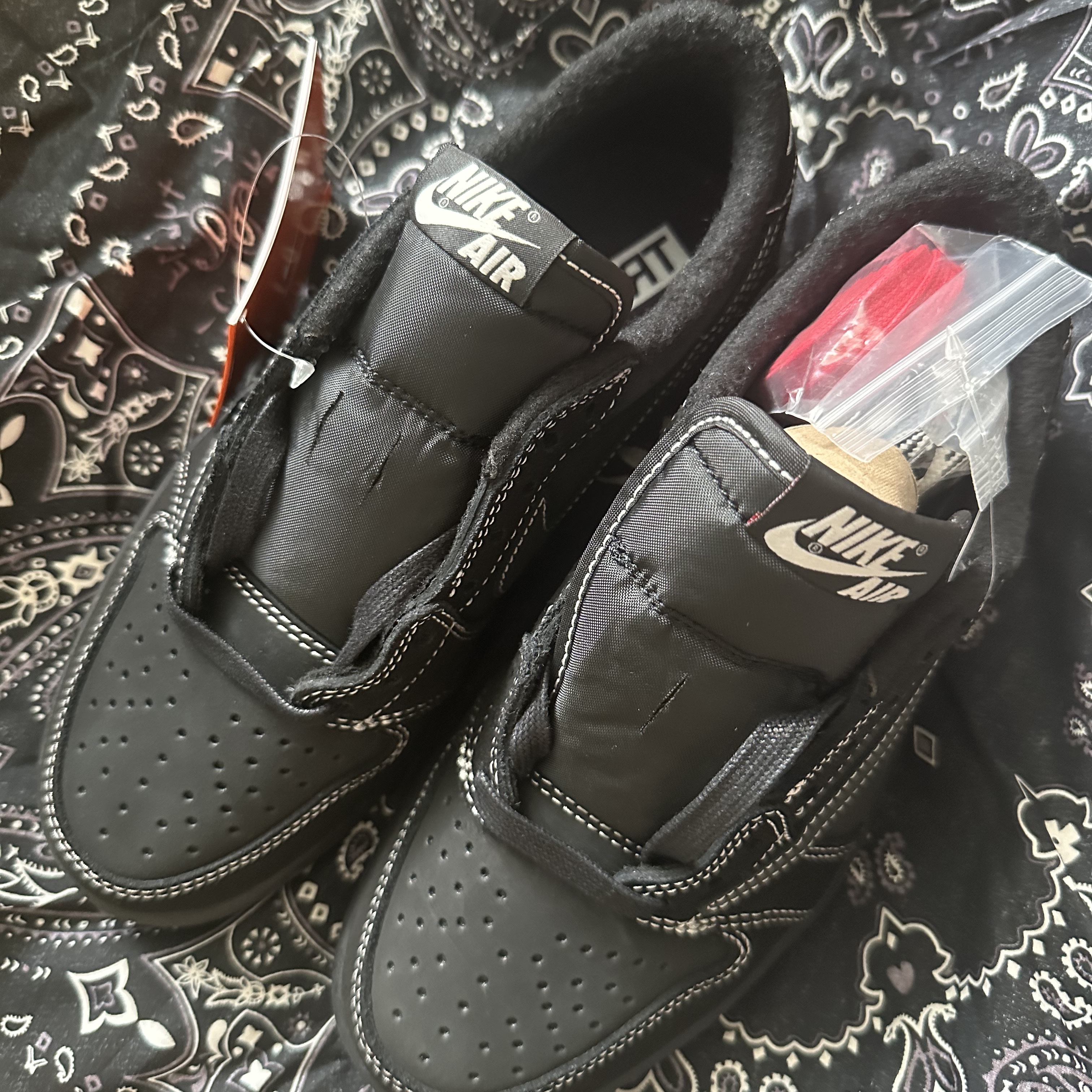 Jordan 1 x Travis Scott Retro Low OG SP Black Phantom 착용 스타일