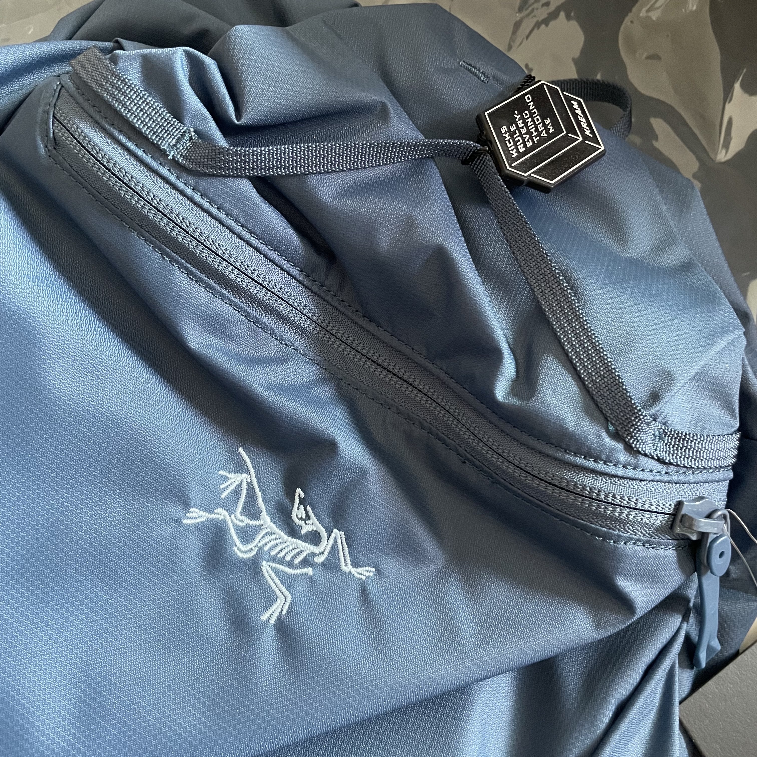 Arc'teryx Heliad 10 Backpack Moonlit 착용 스타일