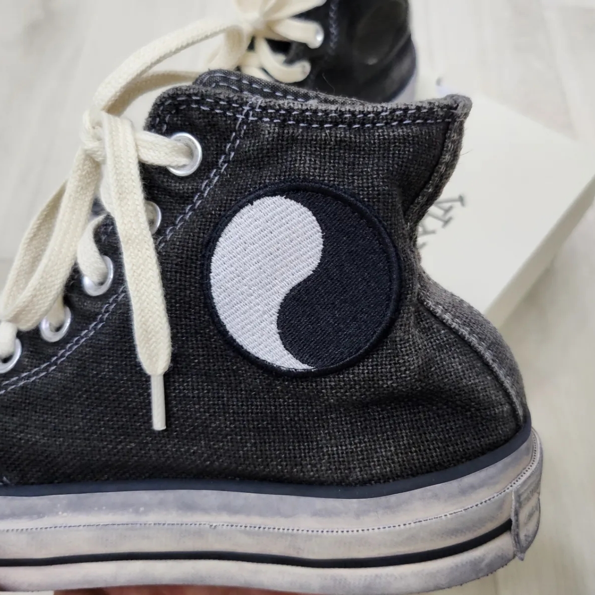 Converse x Stussy x Our Legacy Work Shop Chuck 70 High Pigeon Grey 착용 스타일 - 3