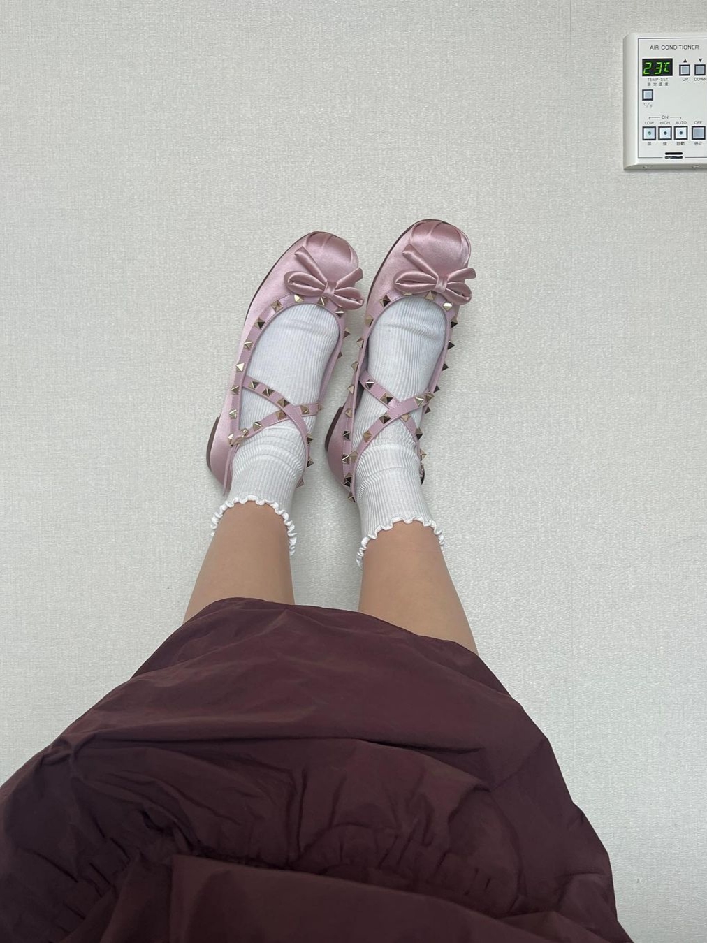 (W) Valentino Rockstud Satin Ballerina Water Lilac 착용 스타일