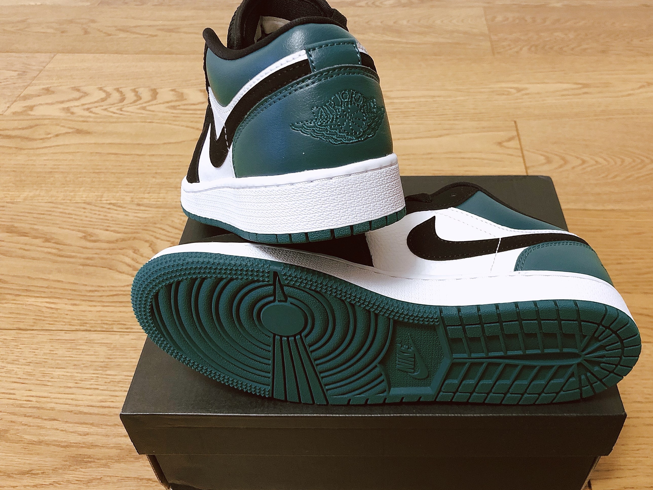 (GS) Jordan 1 Low Black Mystic Green 착용 스타일 - 2