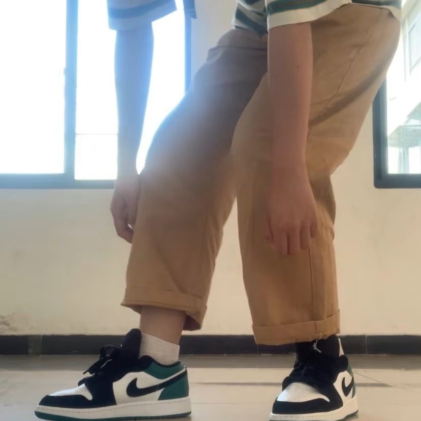 (GS) Jordan 1 Low Black Mystic Green 착용 스타일 - 2