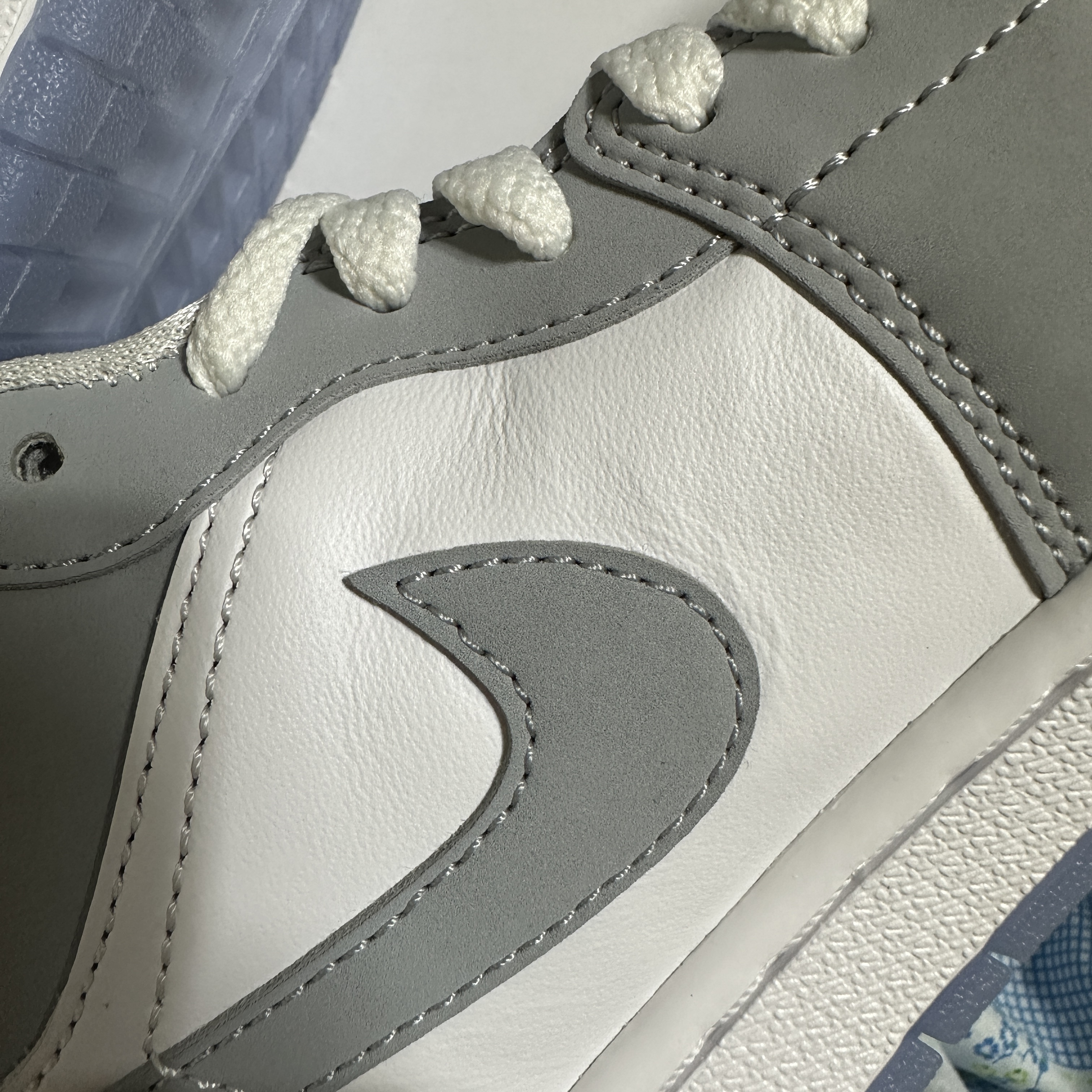 (W) Jordan 1 Low White Wolf Grey 착용 스타일 - 1