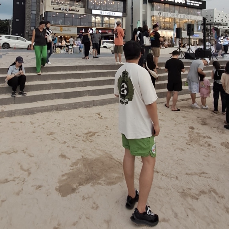 Stussy Crown Wreath Pigment Dyed T-Shirt Natural 착용 스타일