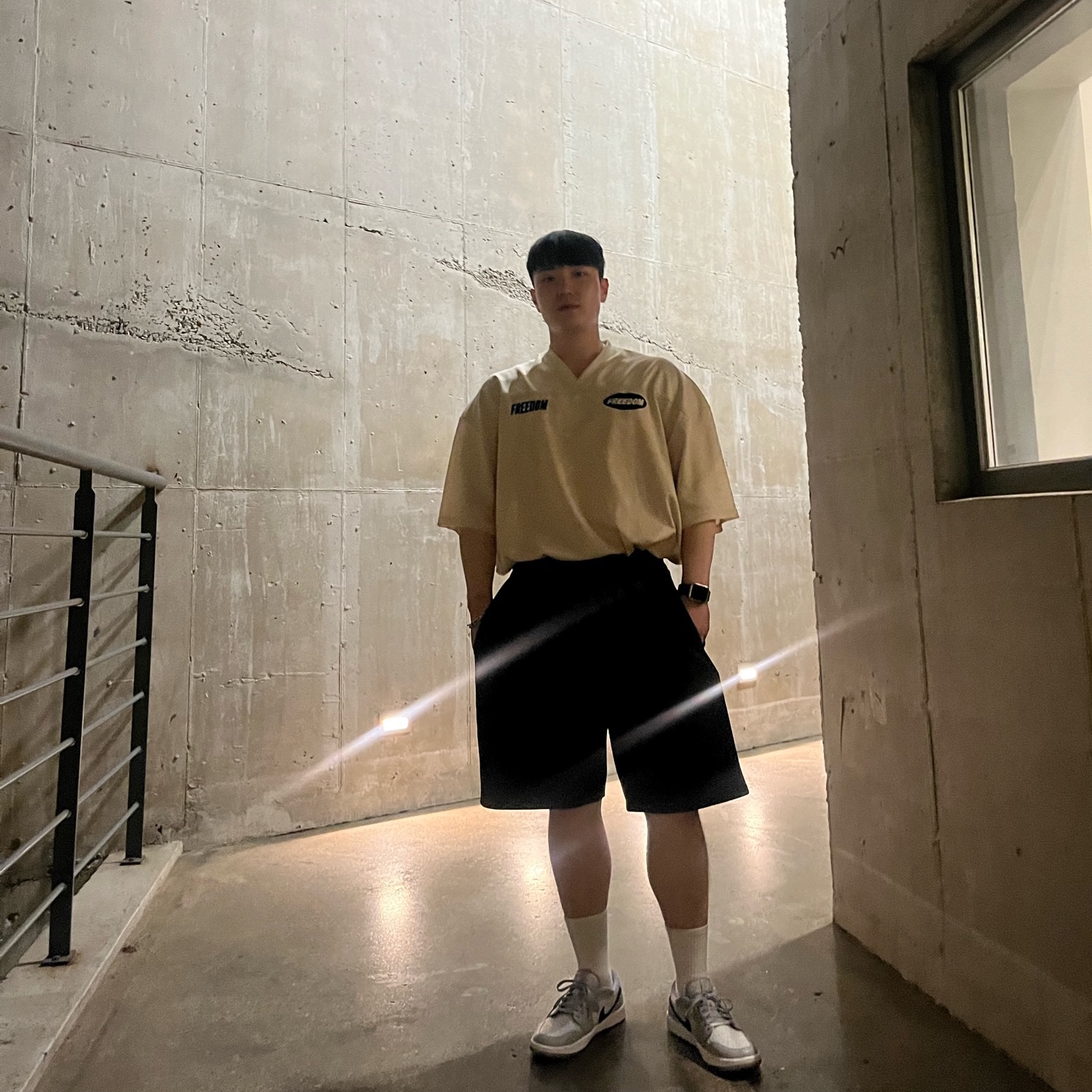 Jordan 1 Low Golf Wolf Grey 착용 스타일 - 1