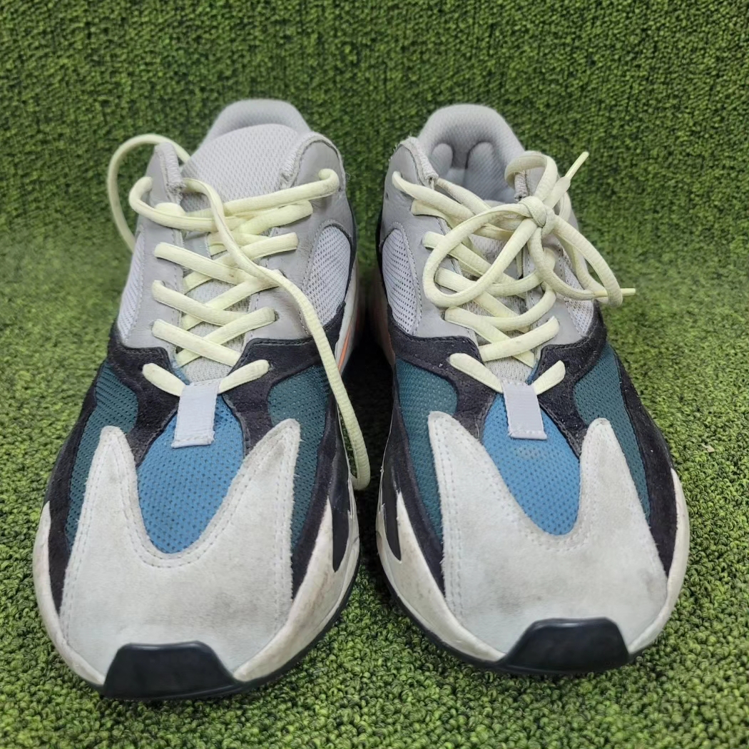 Adidas Yeezy Boost 700 Wave Runner Solid Grey 2017/2019 착용 스타일 - 2