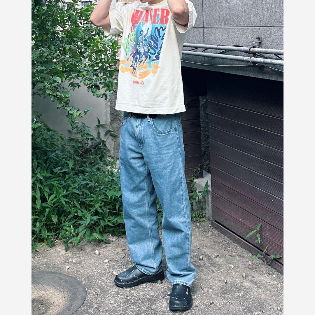 Oofos x Thisisneverthat Clog Black 착용 스타일 - 4