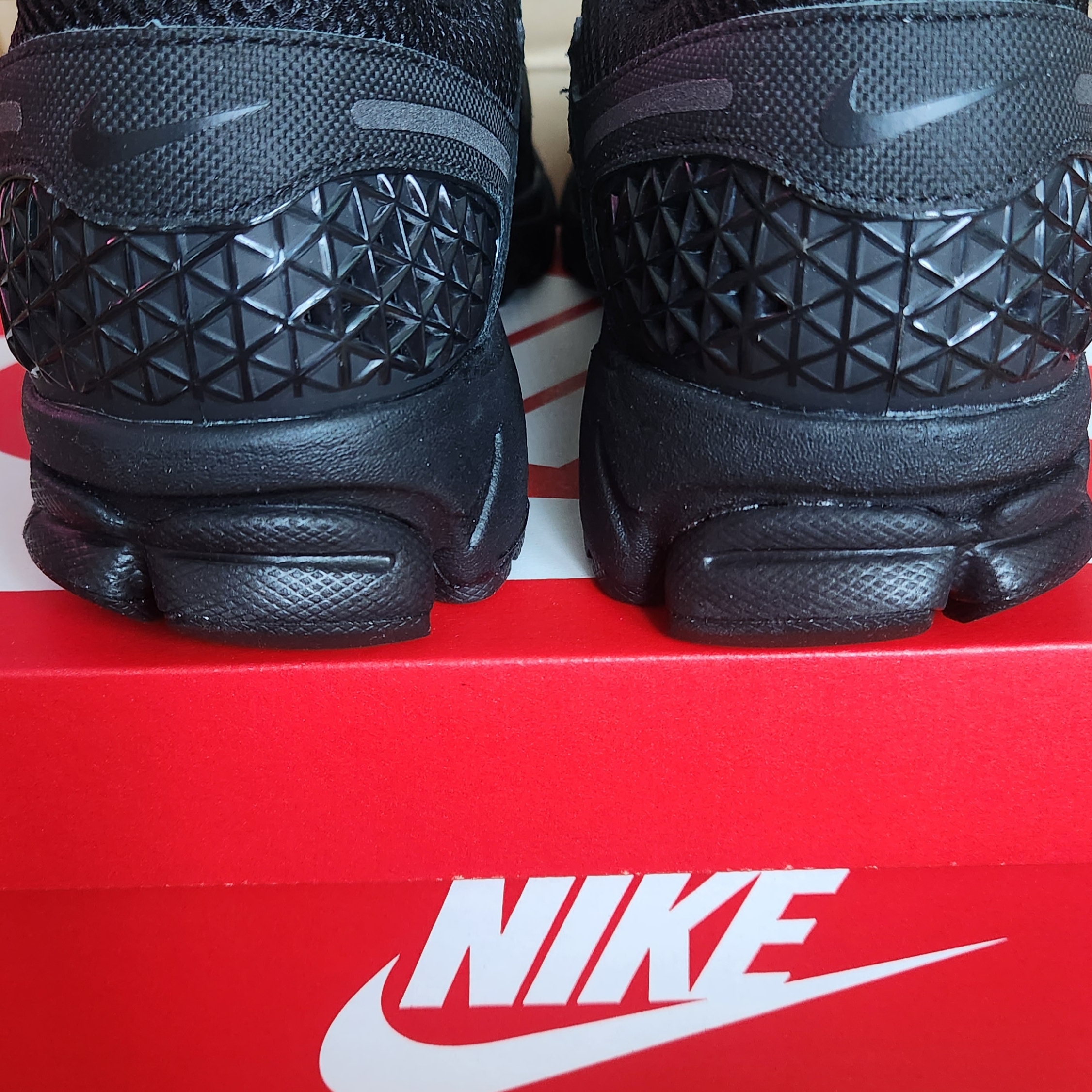 Nike Zoom Vomero 5 SP Black 착용 스타일 - 4