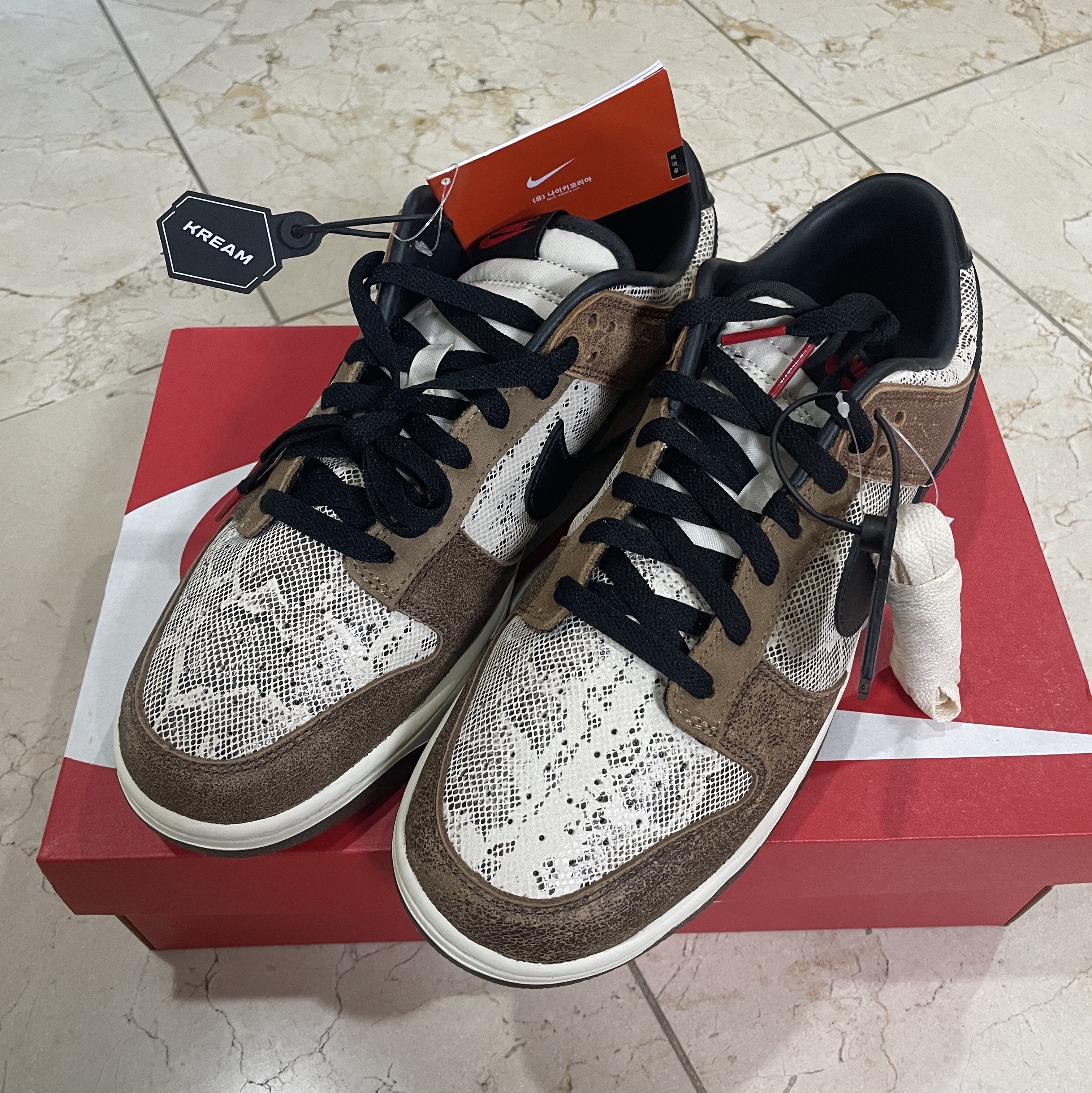Nike Dunk Low PRM Head to Head 착용 스타일