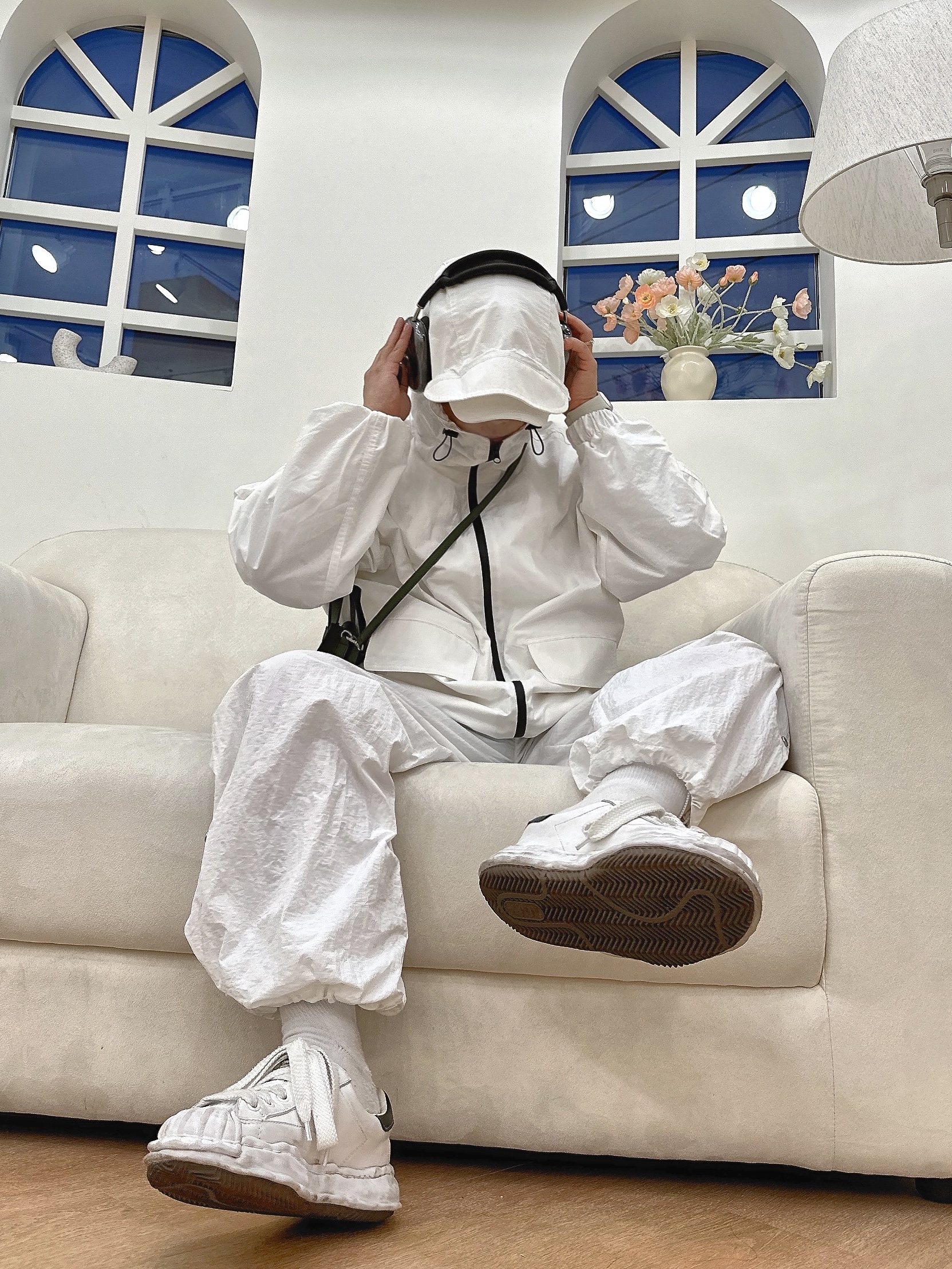 Maison Mihara Yasuhiro Blakey OG Sole Canvas Low-top Sneakers White, Apple AirPods Max Lightning Space Gray (Korean Ver.) 착용 스타일 - 2