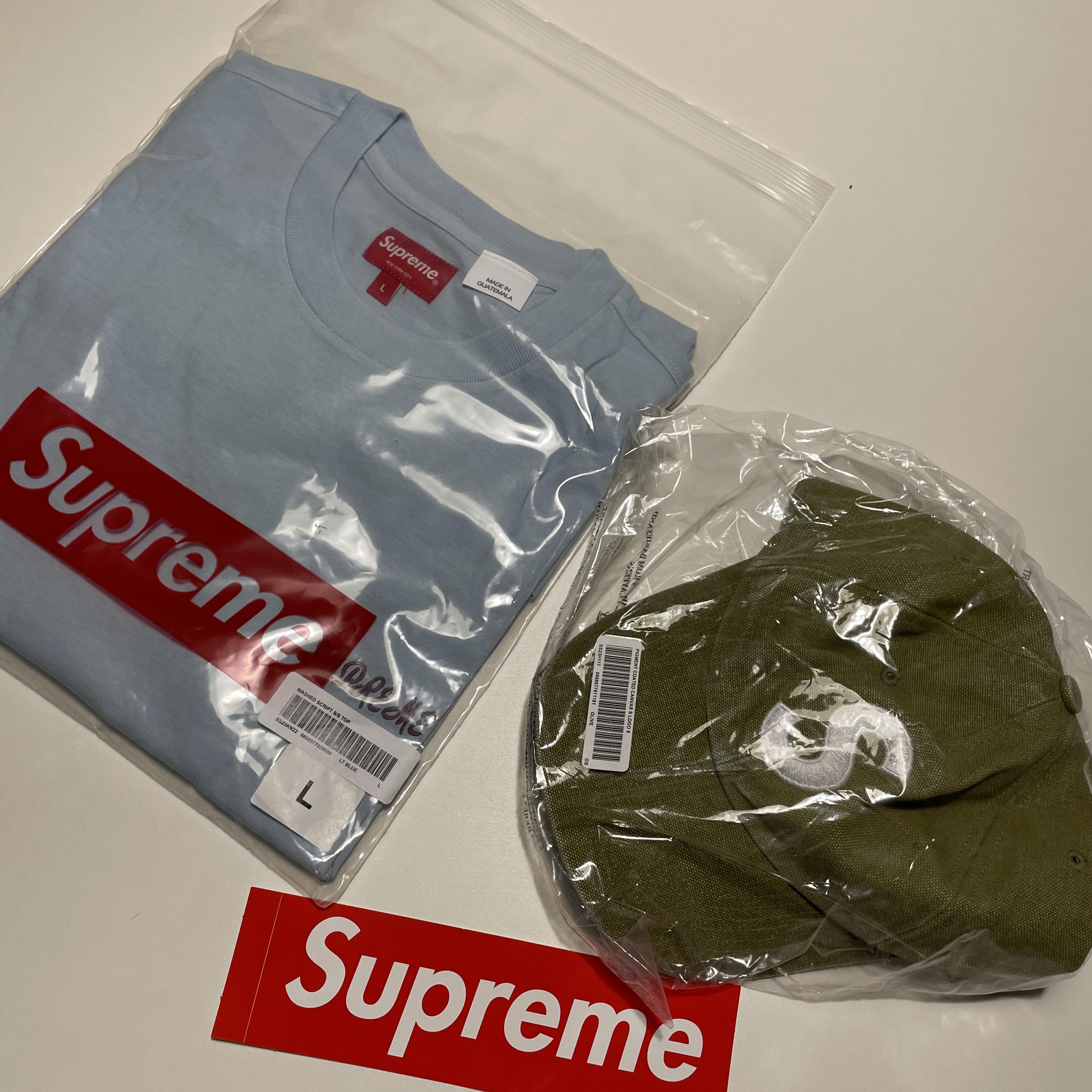Supreme Washed Script S/S Top Light Blue - 23SS, Supreme Pigment Canvas S Logo 6-Panel Olive - 23SS 착용 스타일 - 1