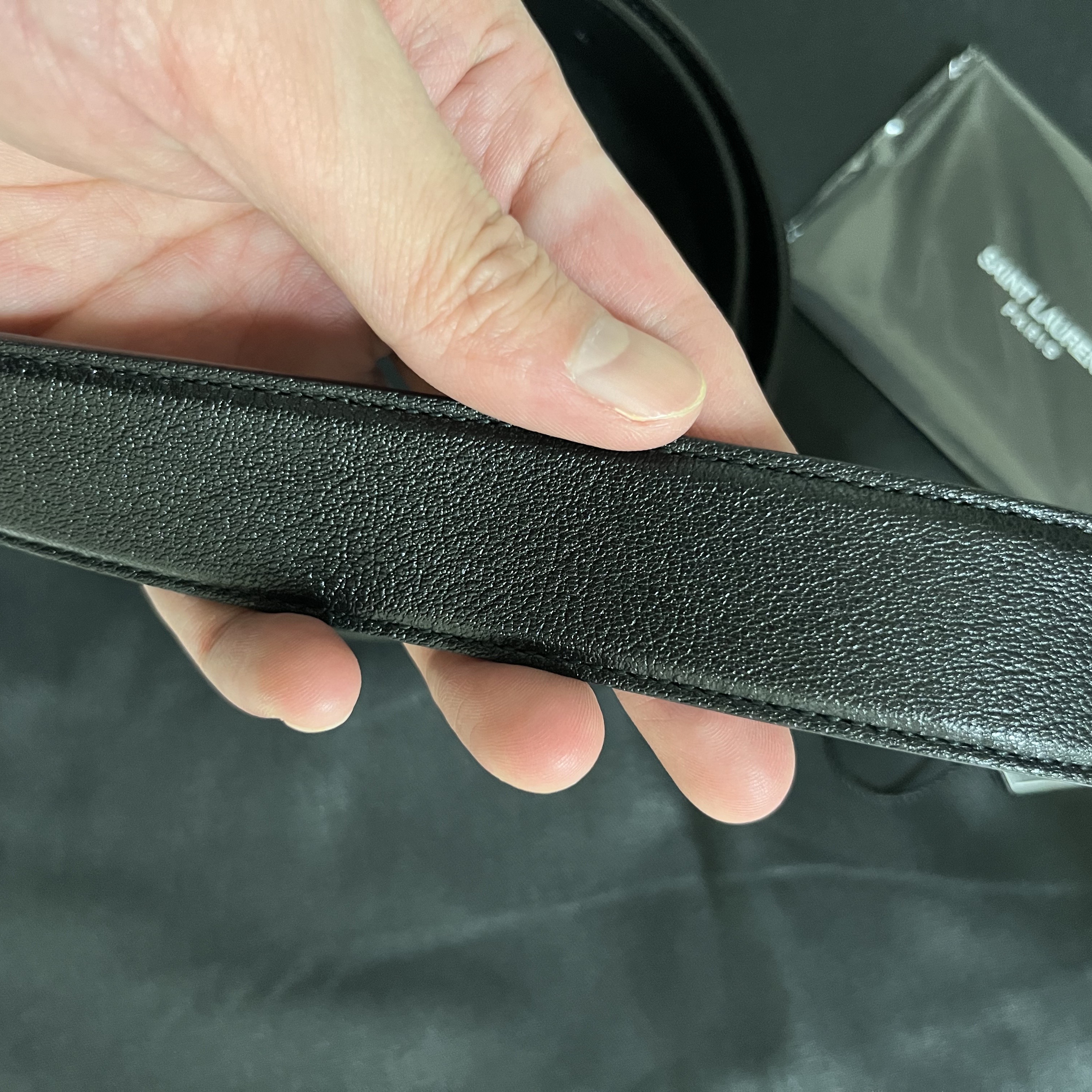 Saint Laurent Leather Silver Monogram Belt Black 착용 스타일 - 3
