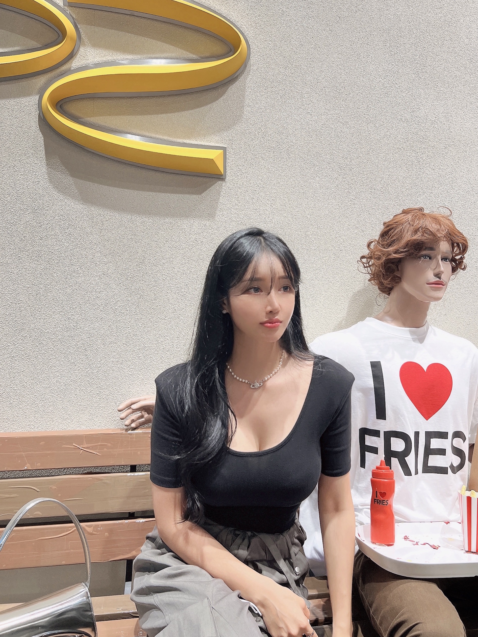 (W) Balenciaga Triple S Clear Sole White 2019, Diesel 1DR Shoulder Bag in Mirrored Leather Silver 착용 스타일 - 2