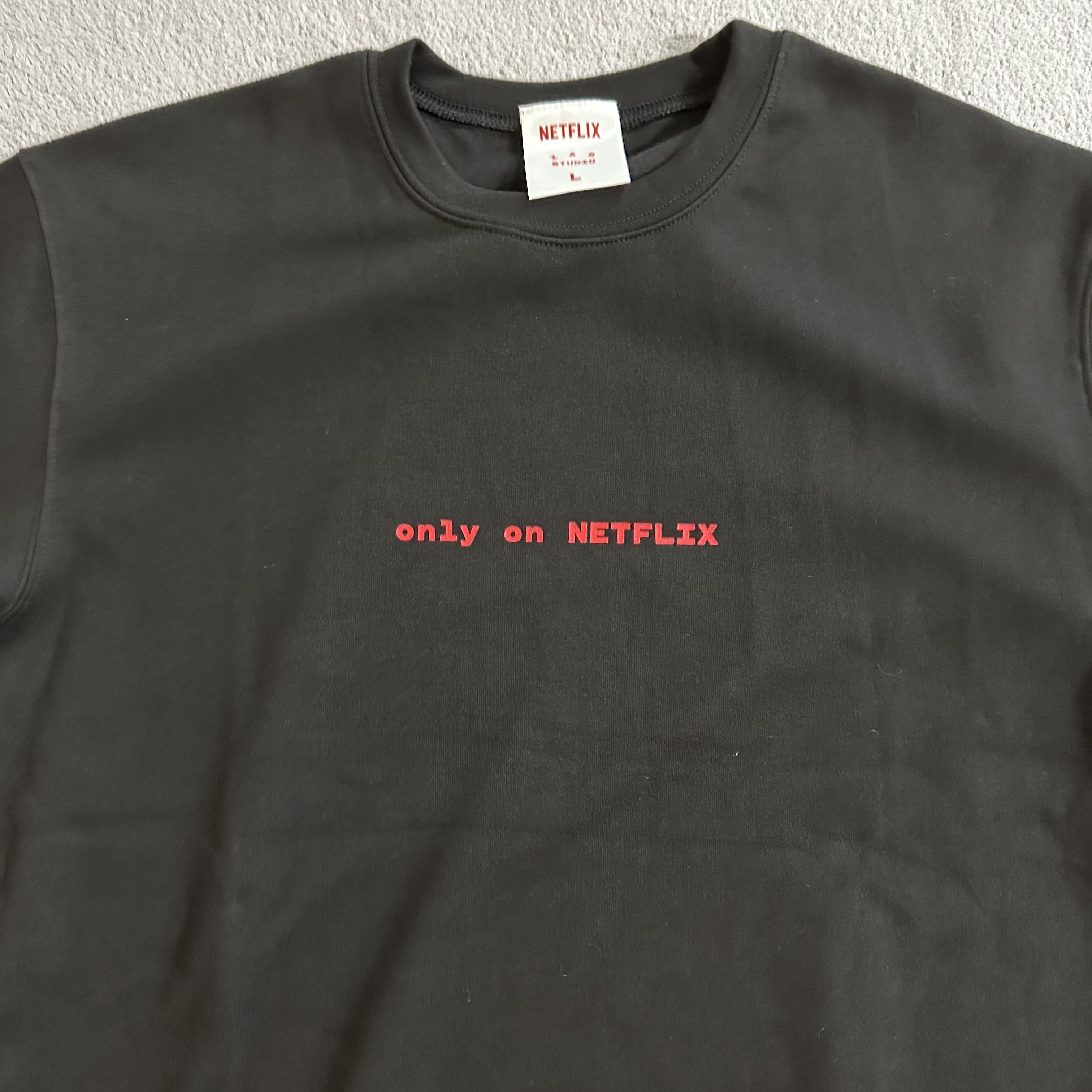 IAB Studio x Netflix SS T-Shirt Black 착용 스타일