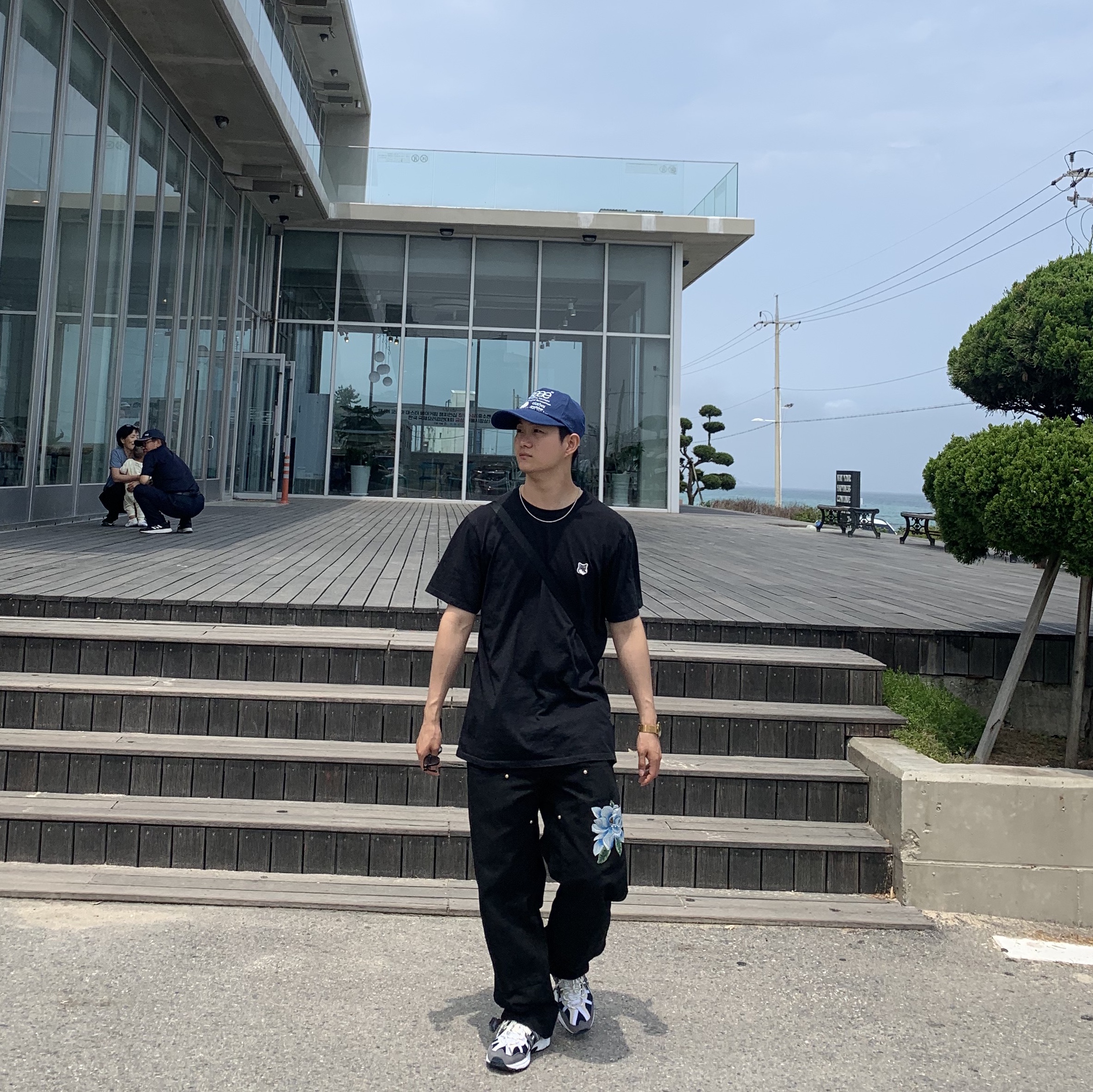 Carhartt WIP x Awake NY Double Knee Pants Black, Maison Kitsune Grey Fox Head Patch Classic T-Shirt Black 착용 스타일 - 1