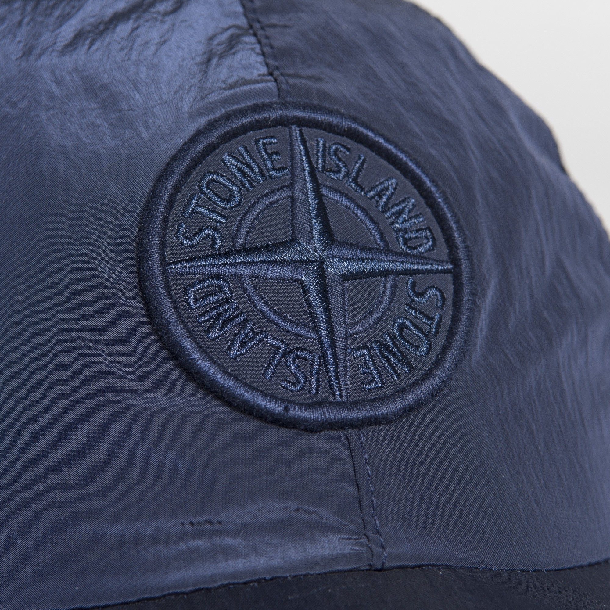 Stone Island 99576 Nylon Metal 6-Panel Cap Avio Blue - 23SS 착용 스타일