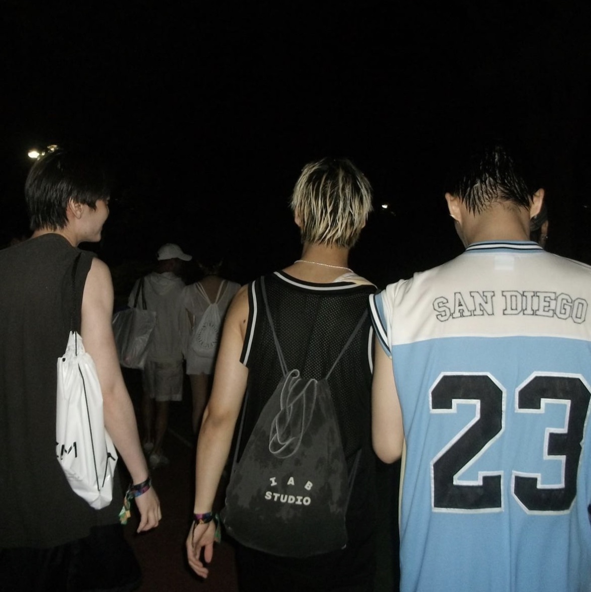 IAB Studio Pigment Sack Black 착용 스타일