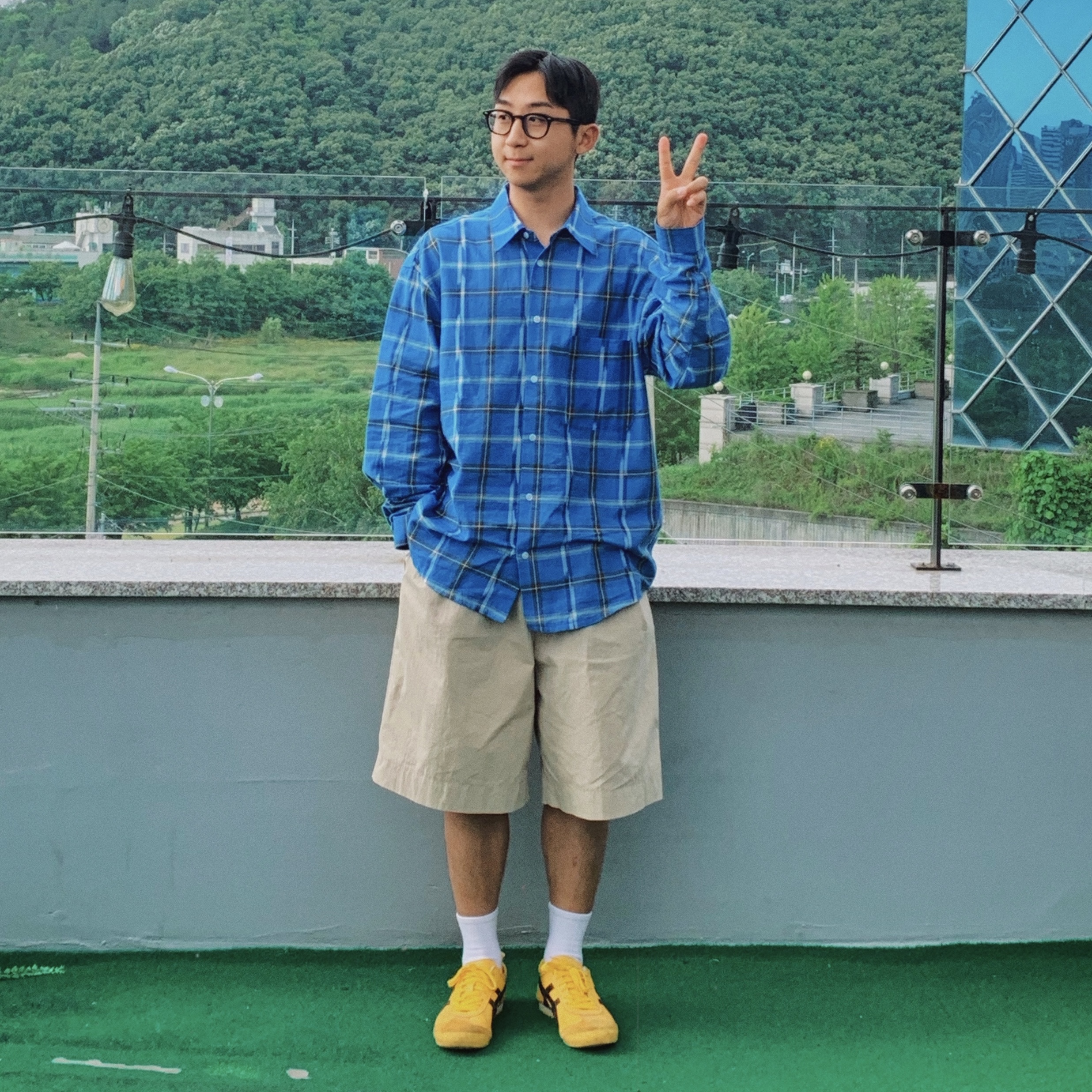 Onitsuka Tiger Mexico 66 Yellow Black 착용 스타일 - 1
