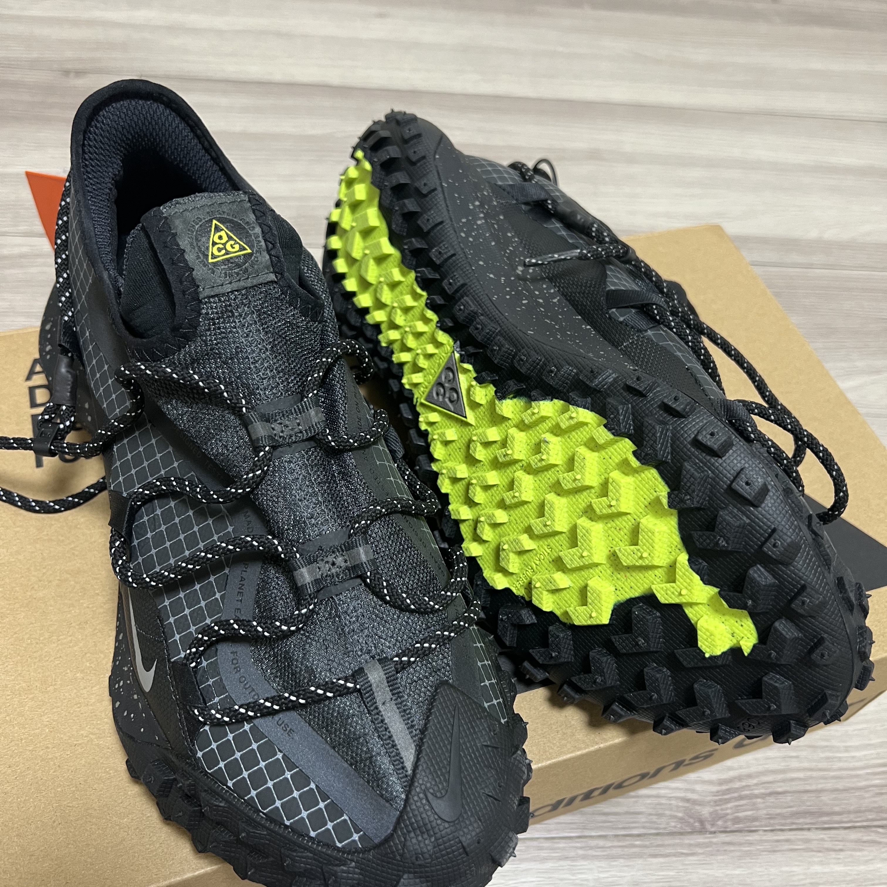 Nike ACG Mountain Fly Low Gore-Tex SE Dark Smoke Grey 착용 스타일 - 3