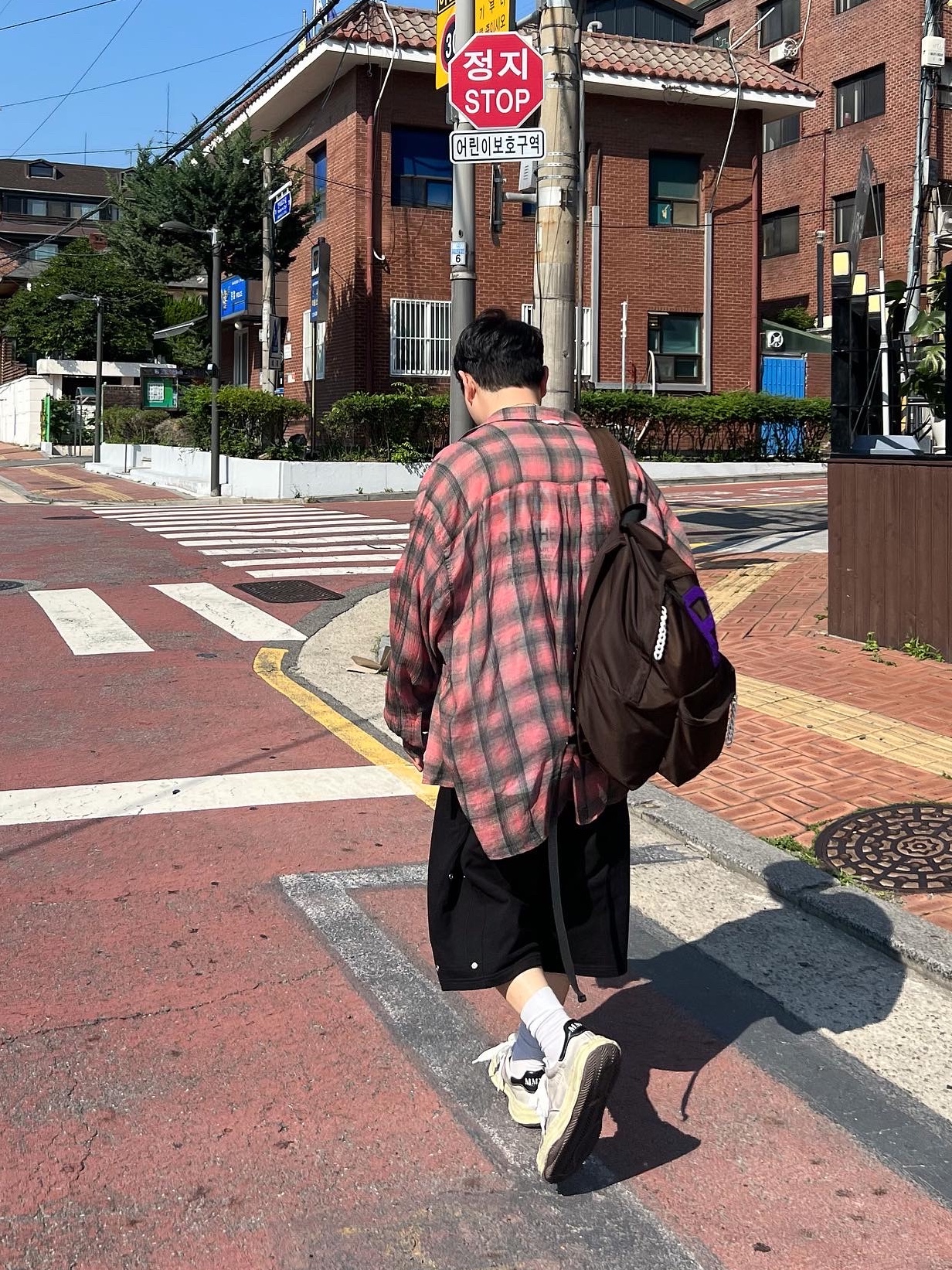 Maison Mihara Yasuhiro Blakey OG Sole Distressed Canvas Low-top Sneakers White, Our Legacy Borrowed Shirt Big Lumbercheck Print 착용 스타일