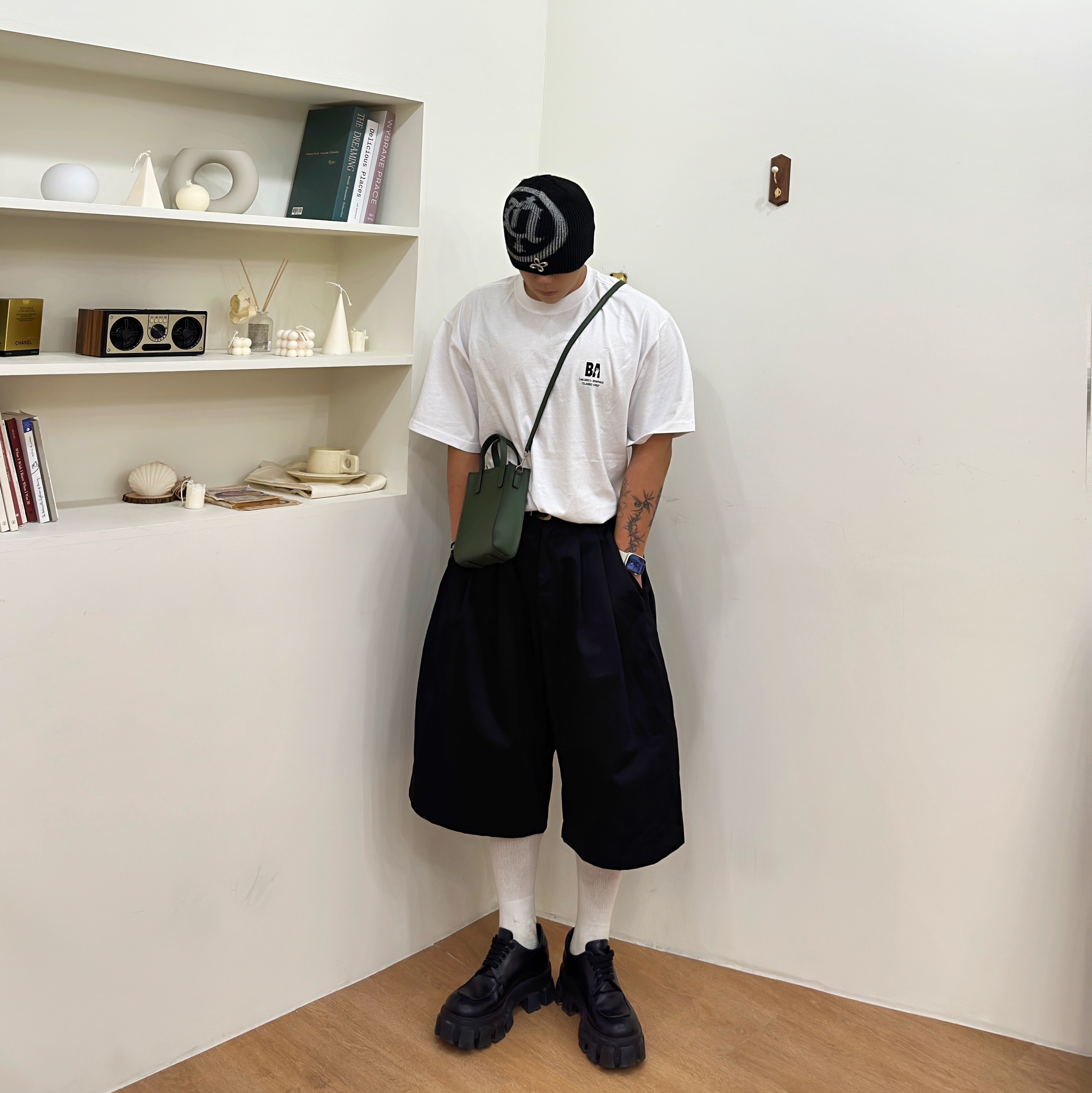 Prada Monolith Brushed Leather Lace-Up Shoes Black 착용 스타일 - 5