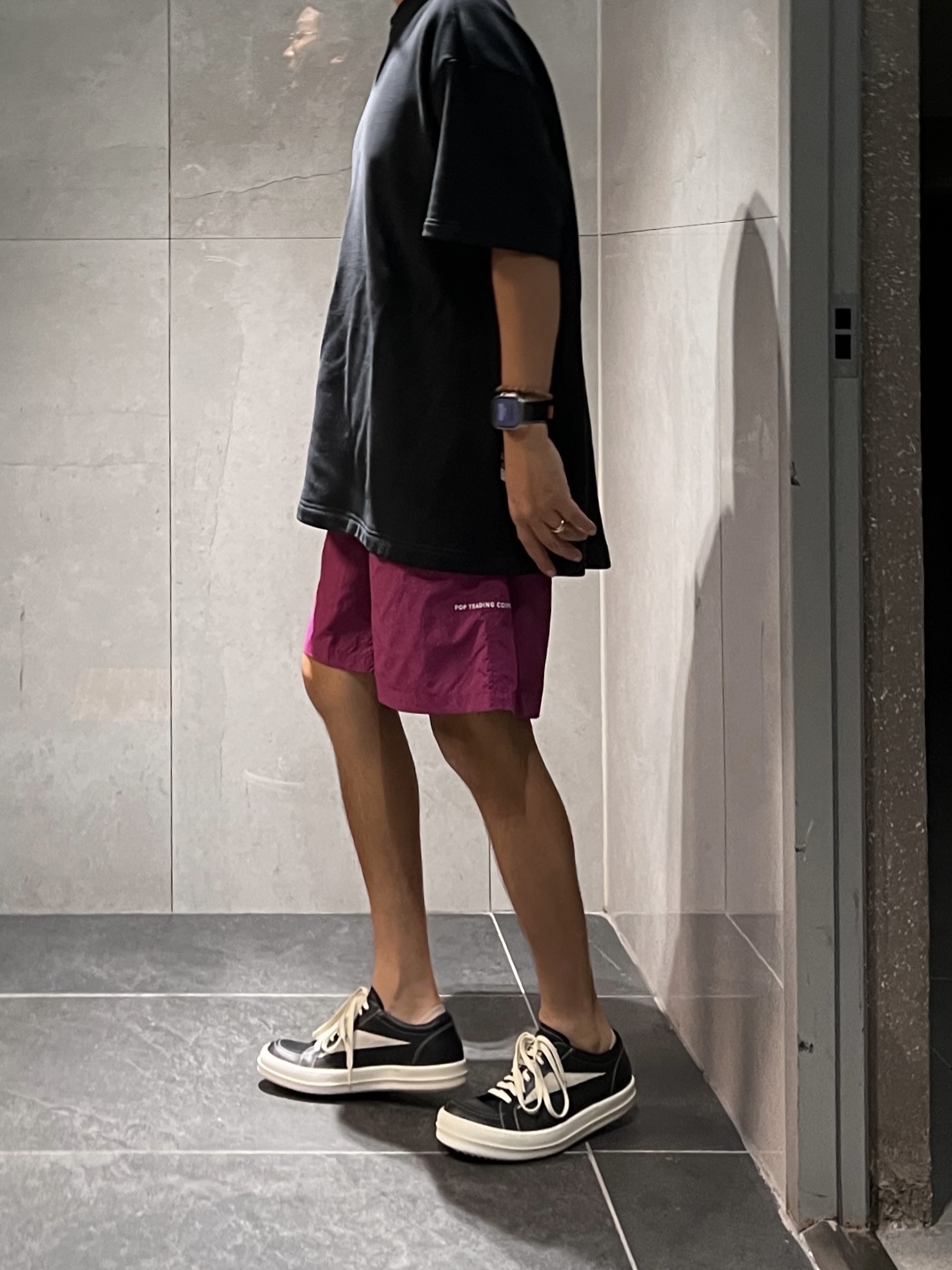 Rick Owens Luxor Vintage Sneakers Black Milk, Apple Watch Ultra 49mm Titanium Case with Ocean Band Midnight (Korean Ver.) 착용 스타일 - 1