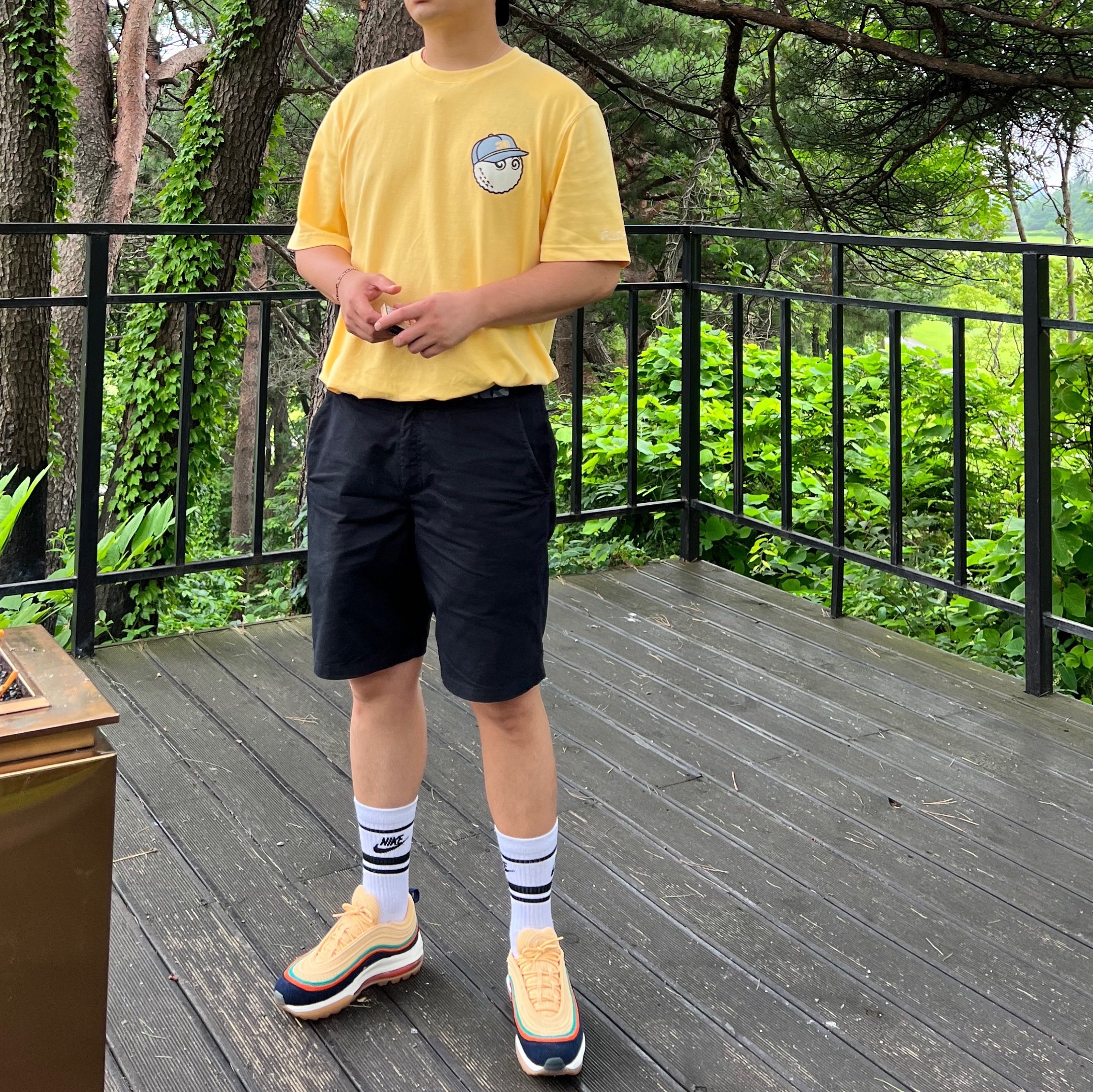 Nike Air Max 97 G NRG Obsidian Gold 착용 스타일 - 2