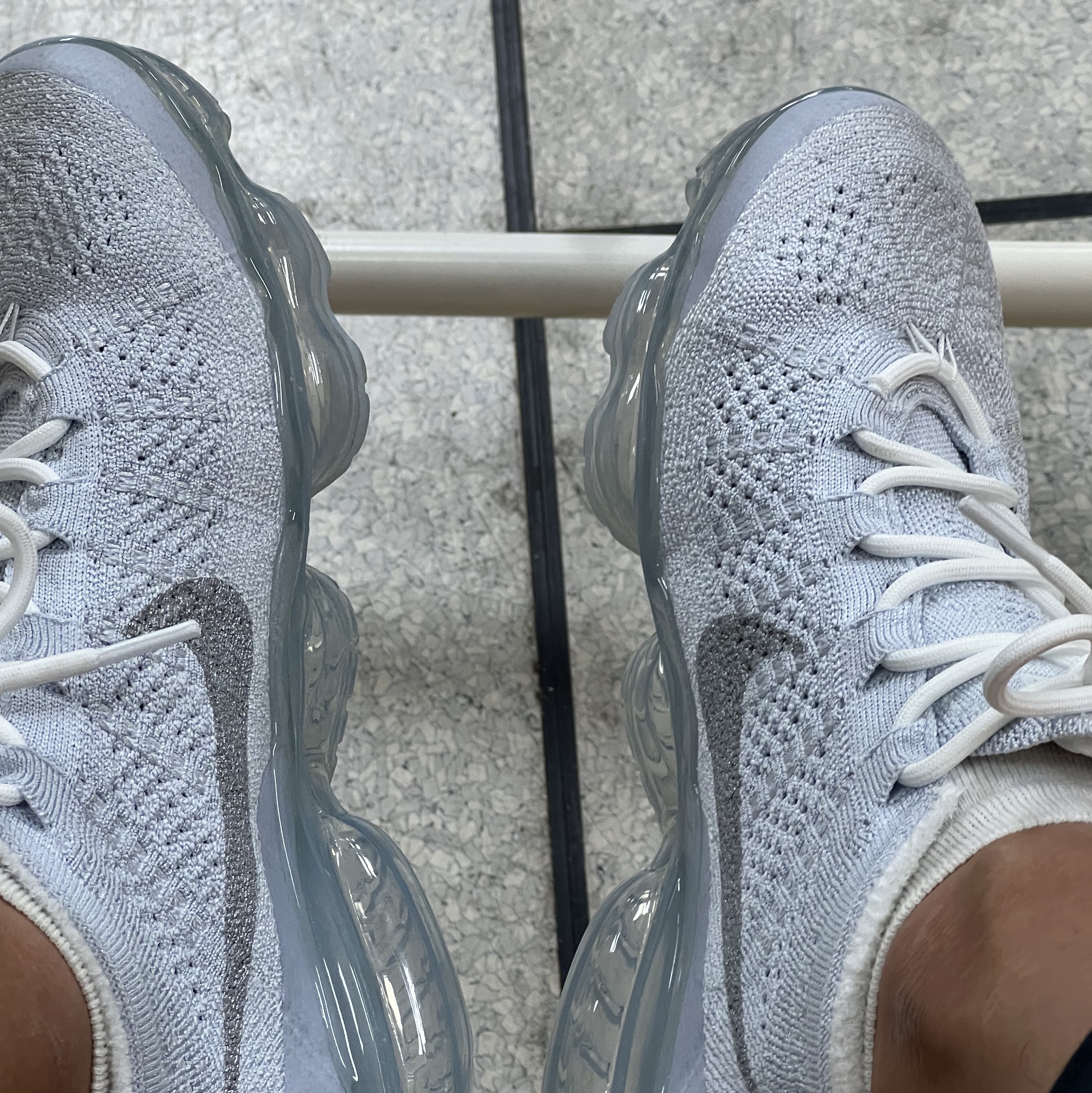 Nike Air VaporMax 2023 Flyknit Pure Platinum 착용 스타일