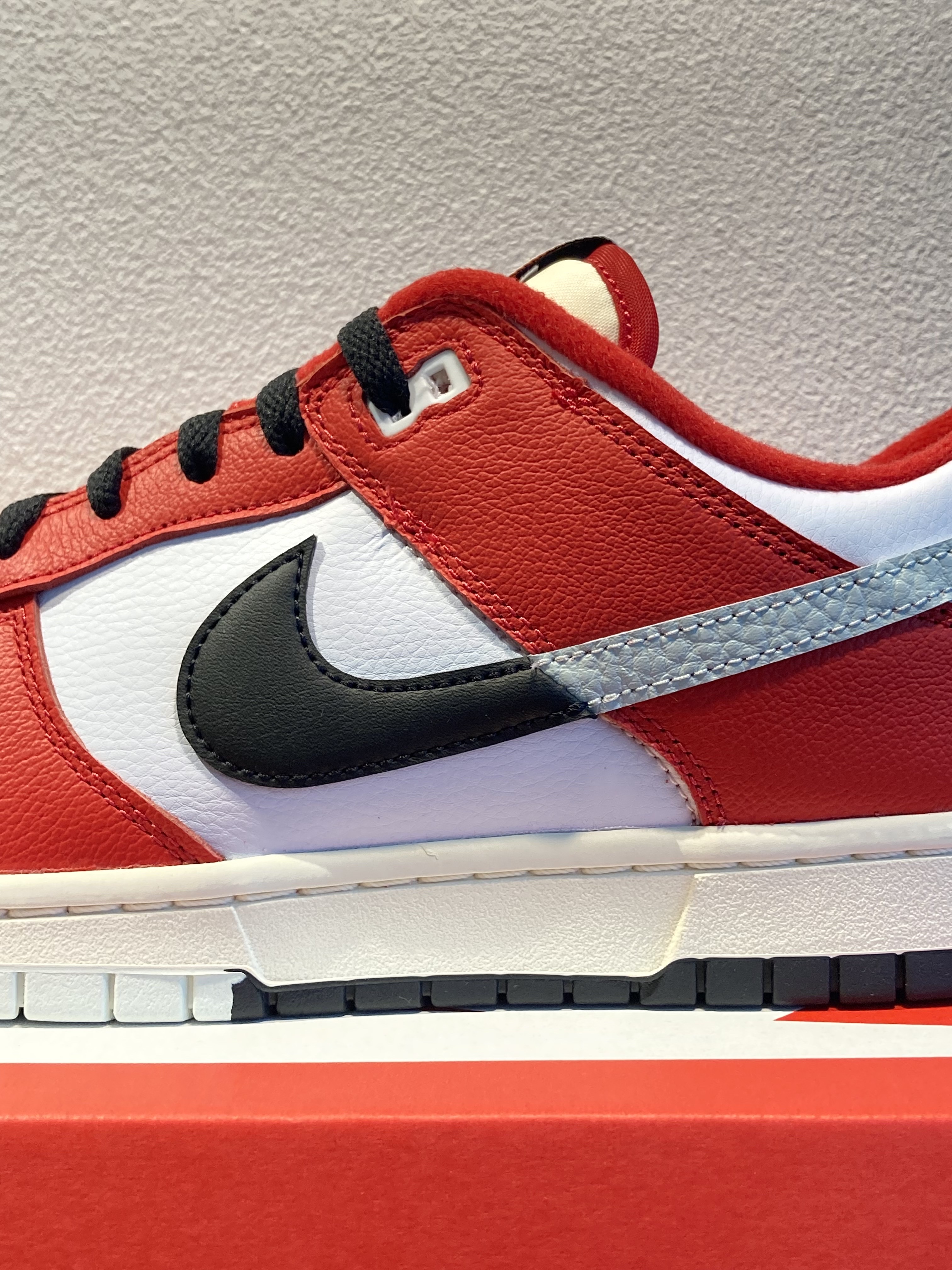 Nike Dunk Low Retro PRM University Red Black 착용 스타일 - 3