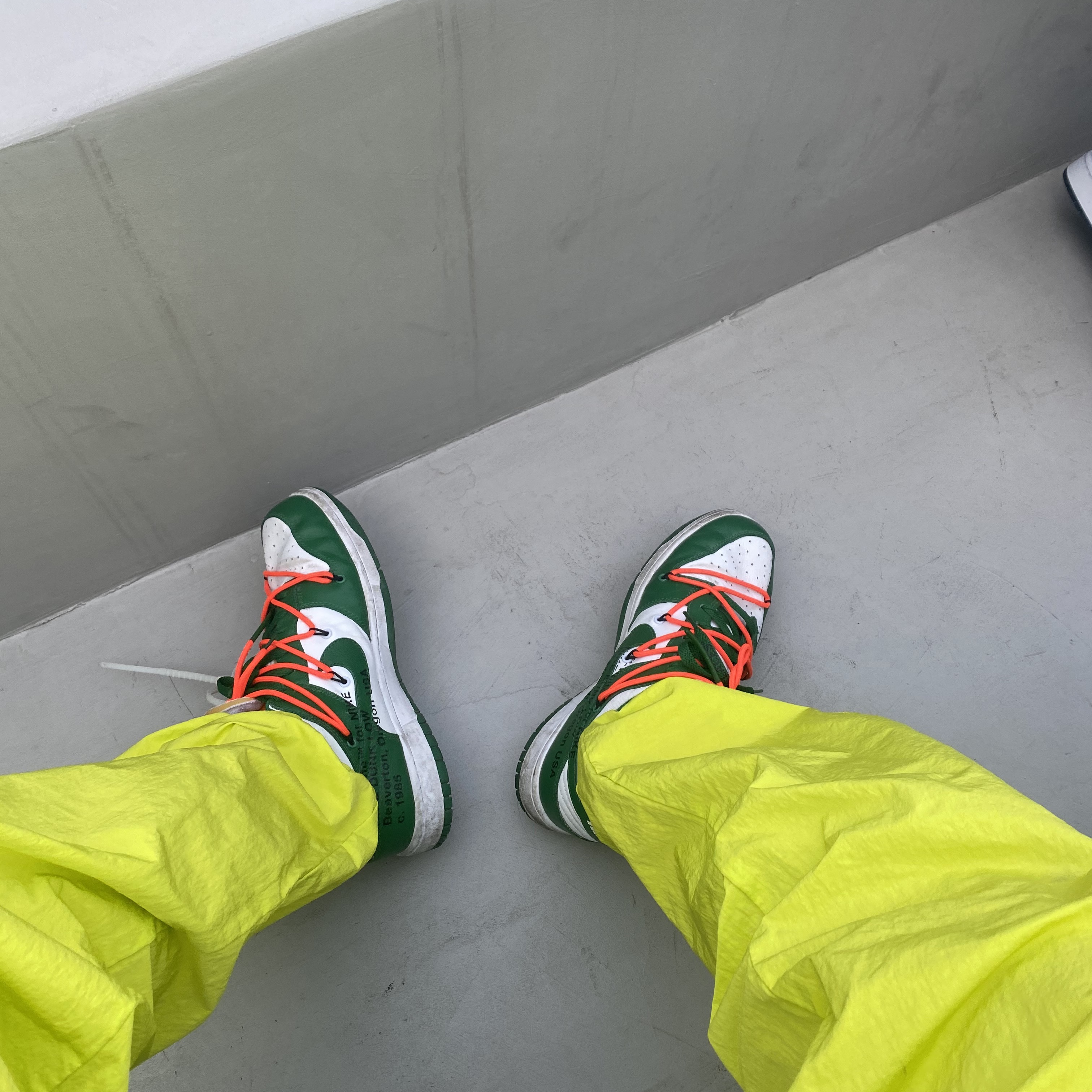 Nike x Stussy Beach Pants Bright Cactus, Nike x Off-White Dunk Low Pine Green 착용 스타일