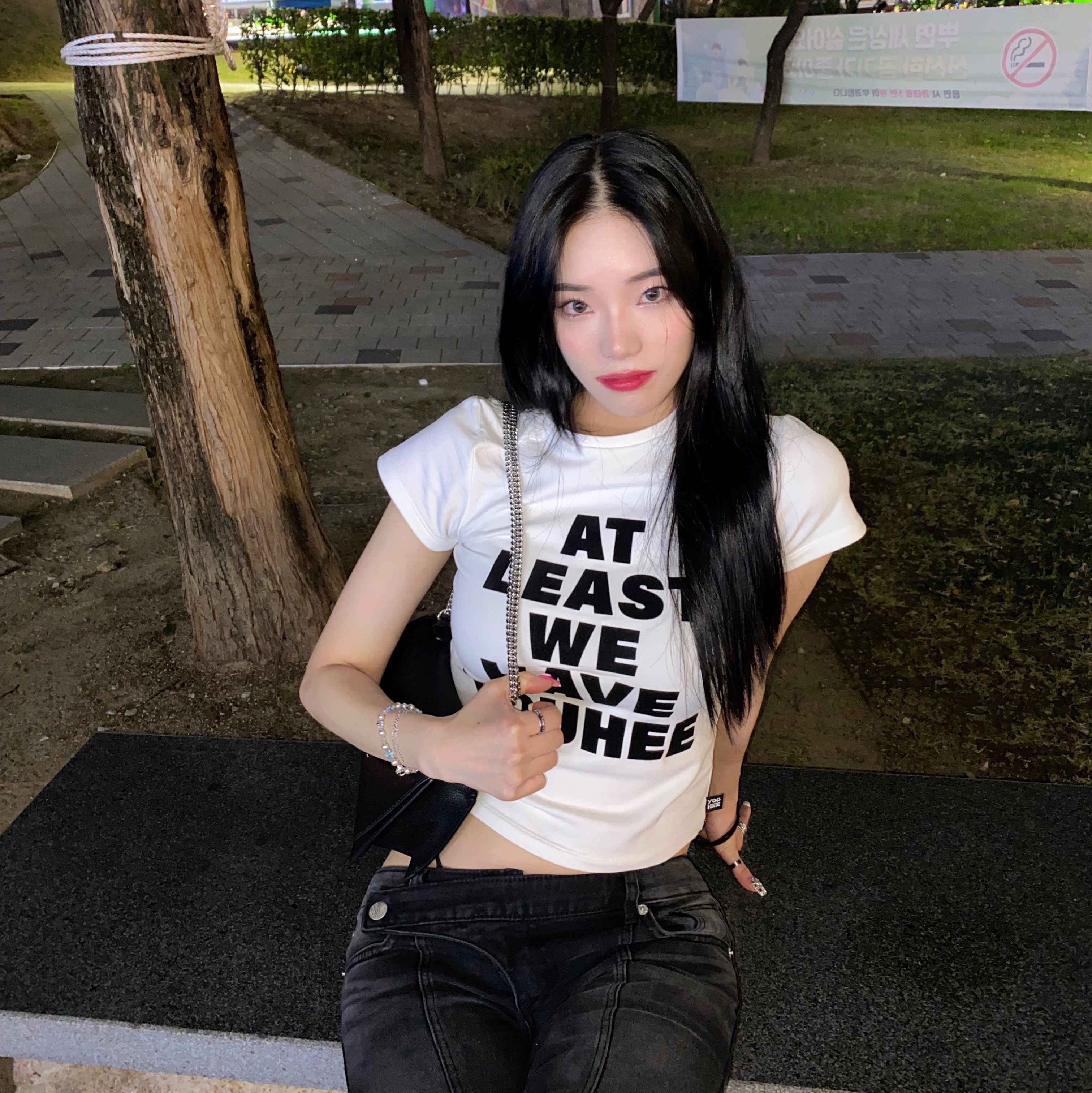 (W) Youhee Lettering T-Shirt White 착용 스타일 - 1