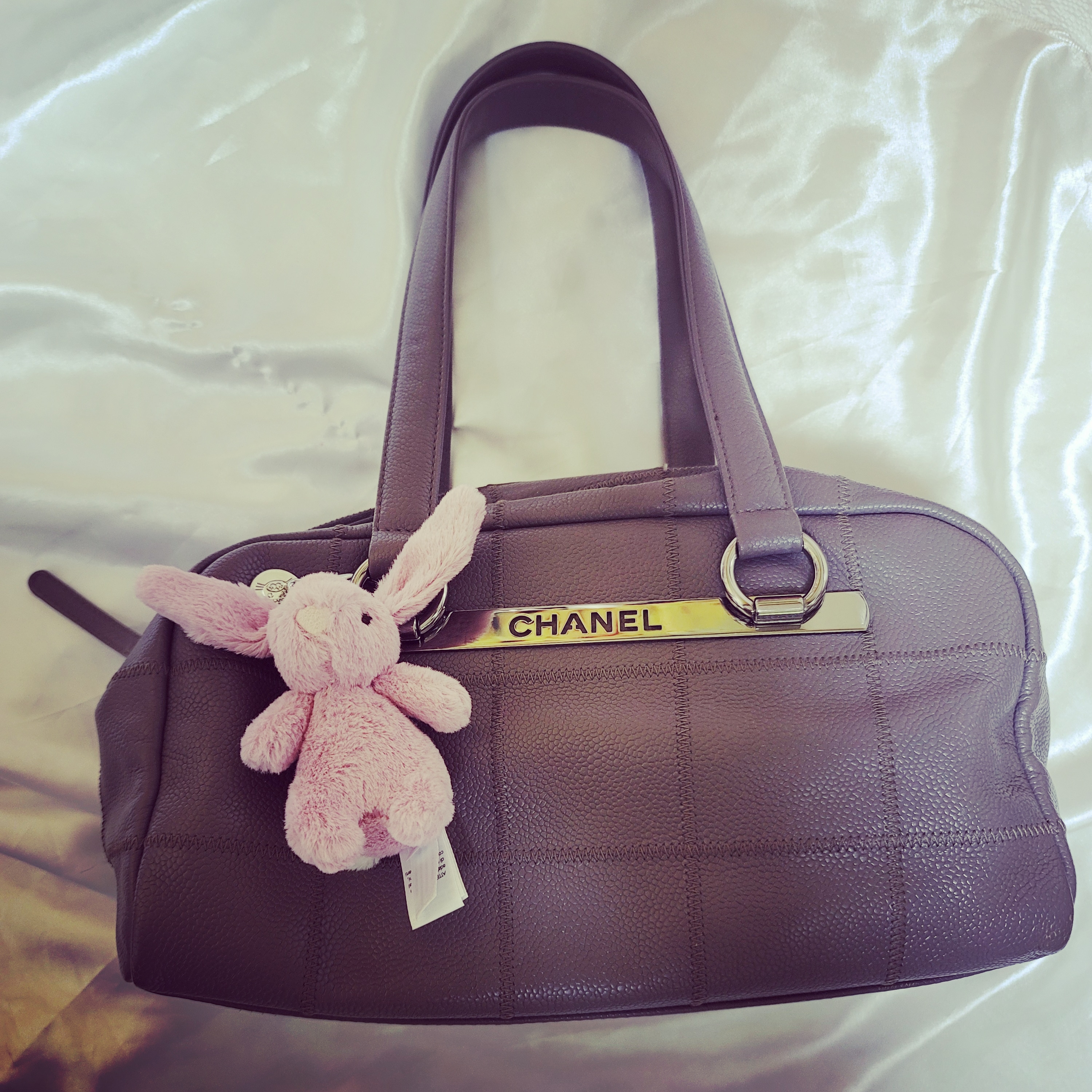 Jellycat Bashful Bunny Bag Charm Tulip 착용 스타일