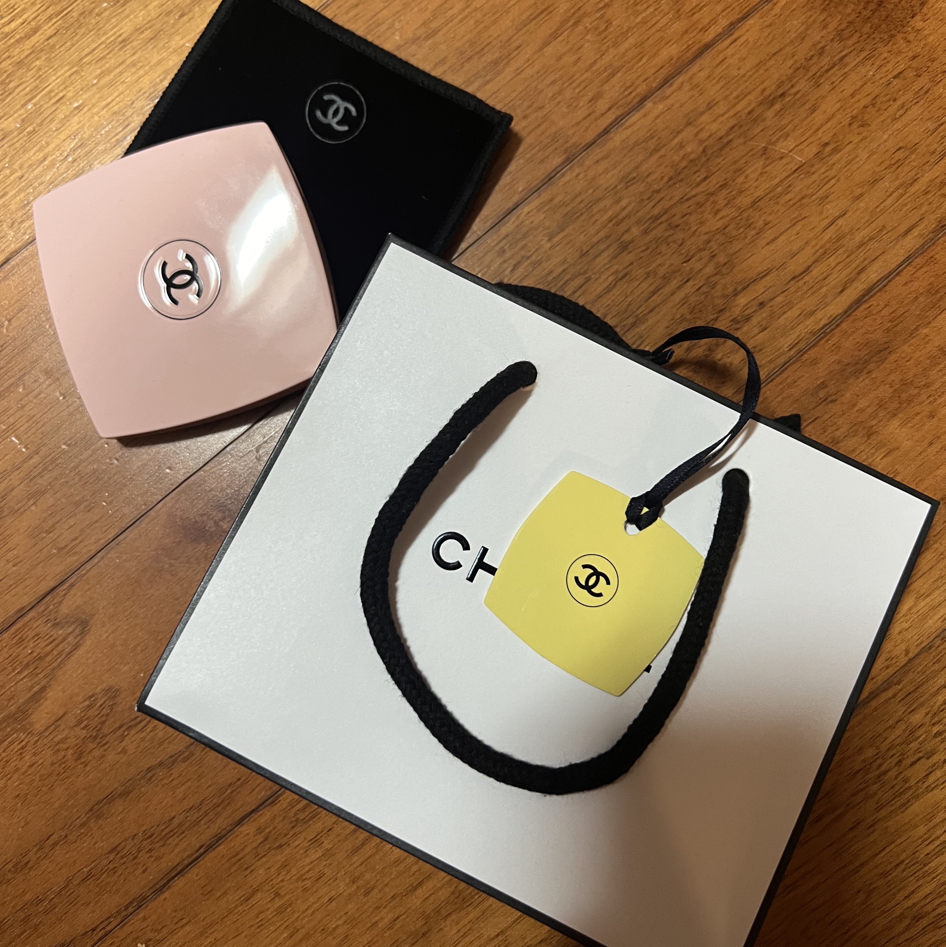 Chanel Codes Couleur Limited Edition Miroir Double Facettes 111 Ballerina 착용 스타일