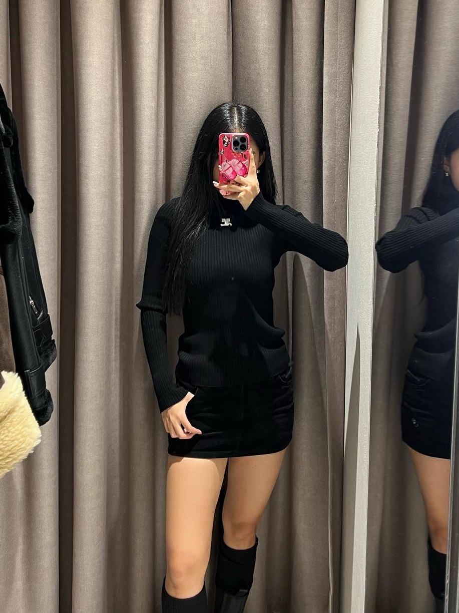 (W) Courreges Pullover High Neck Reedition Black, (W) Courreges Pullover High Neck Reedition Navy 착용 스타일
